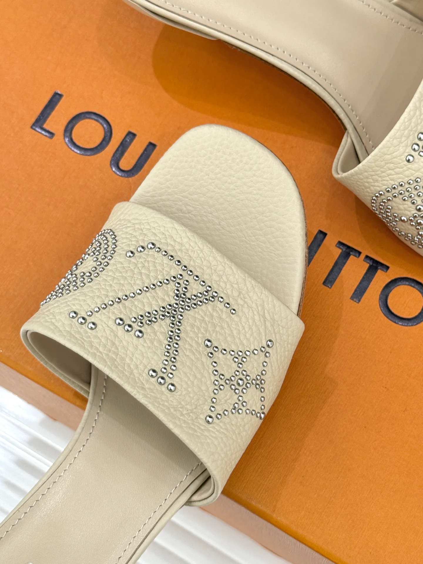 Шлепанцы Женские Louis Vuitton 2962772
