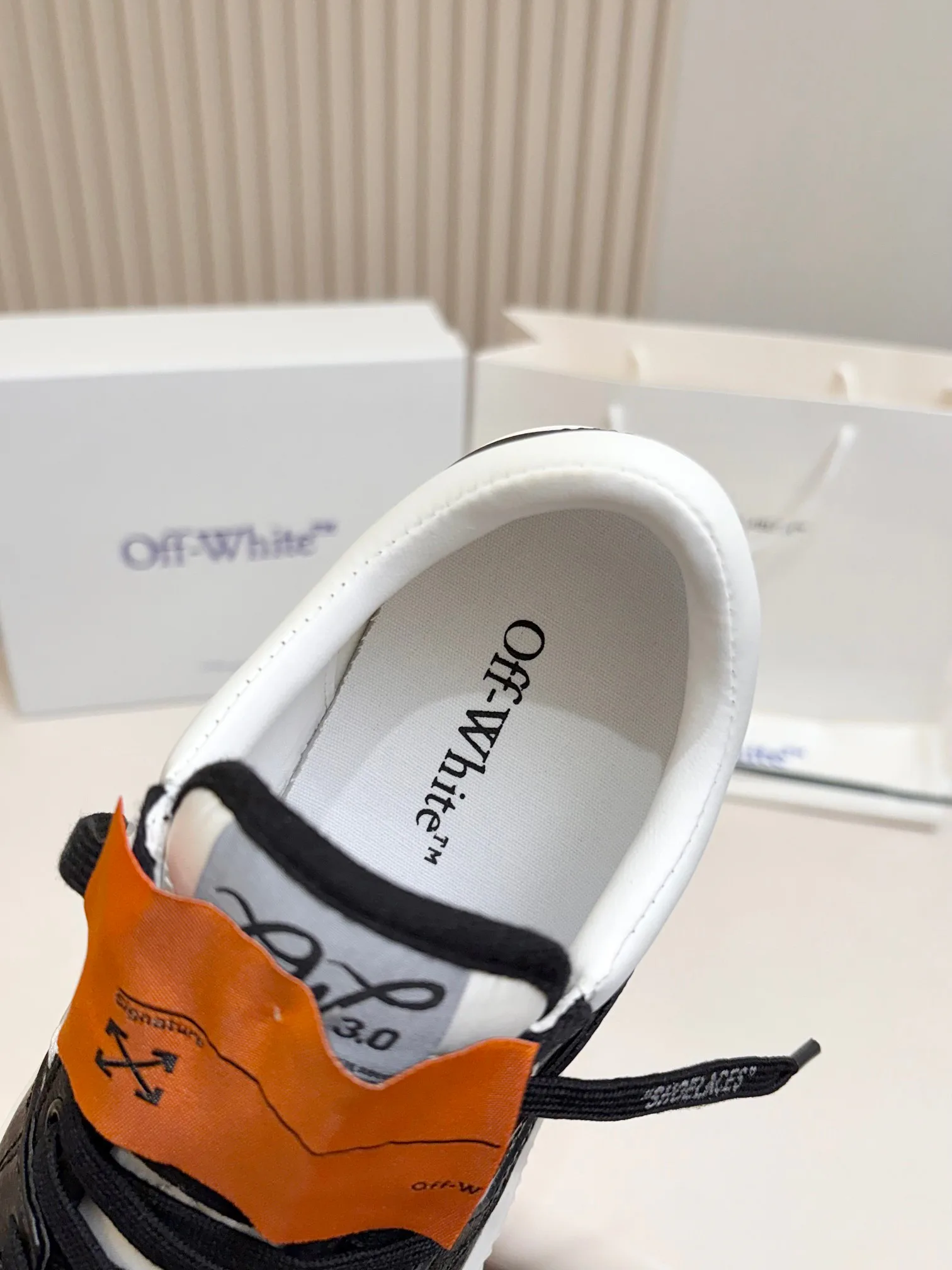 Кроссовки Женские Off-White 18103210