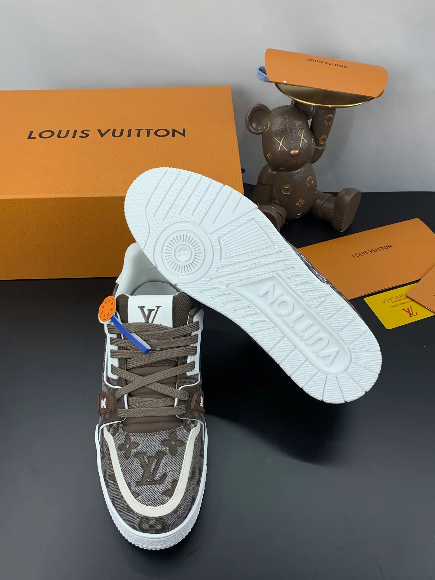 Кроссовки Женские Louis Vuitton 17545278