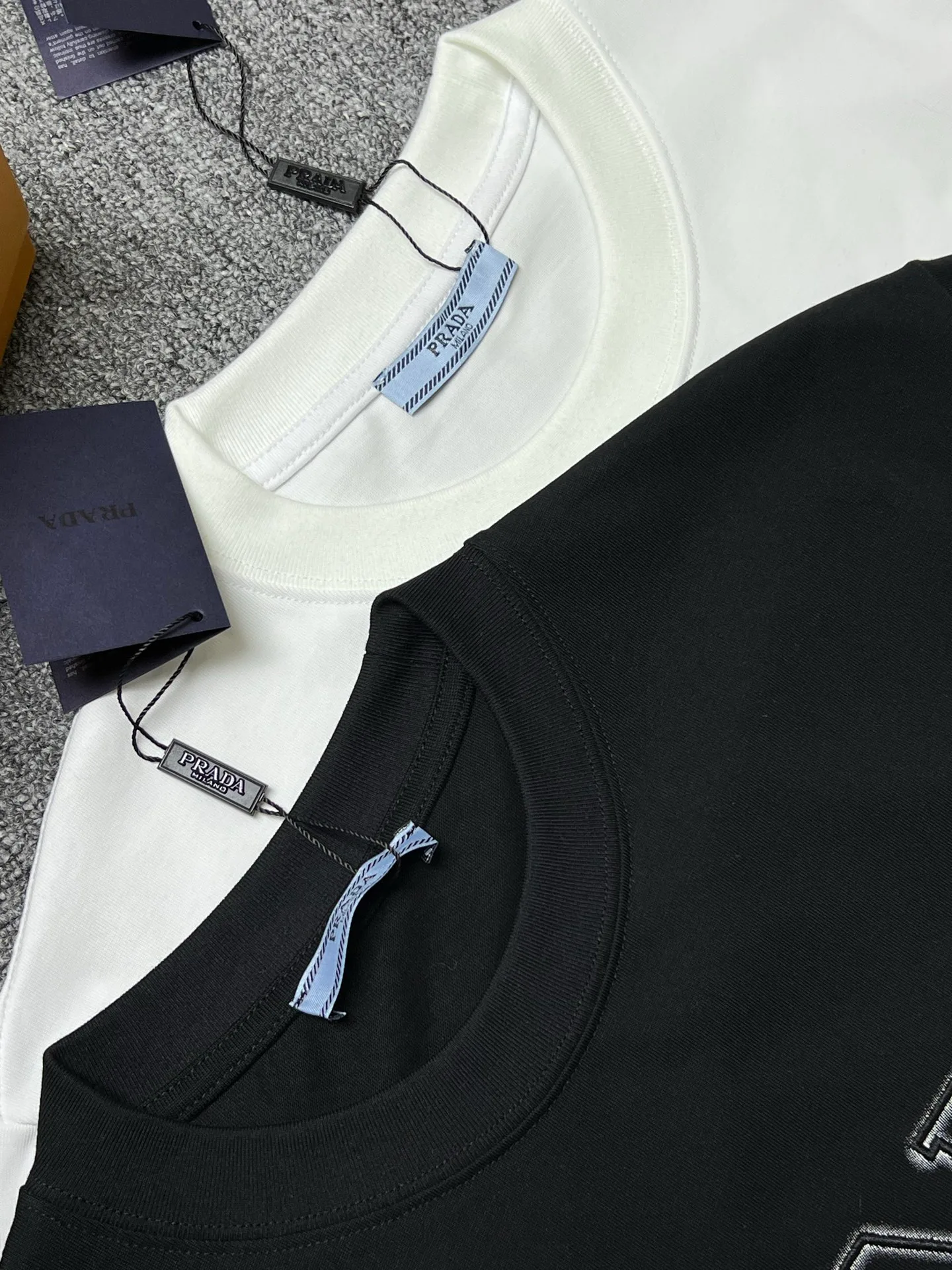 Футболки Женские Prada 11385620