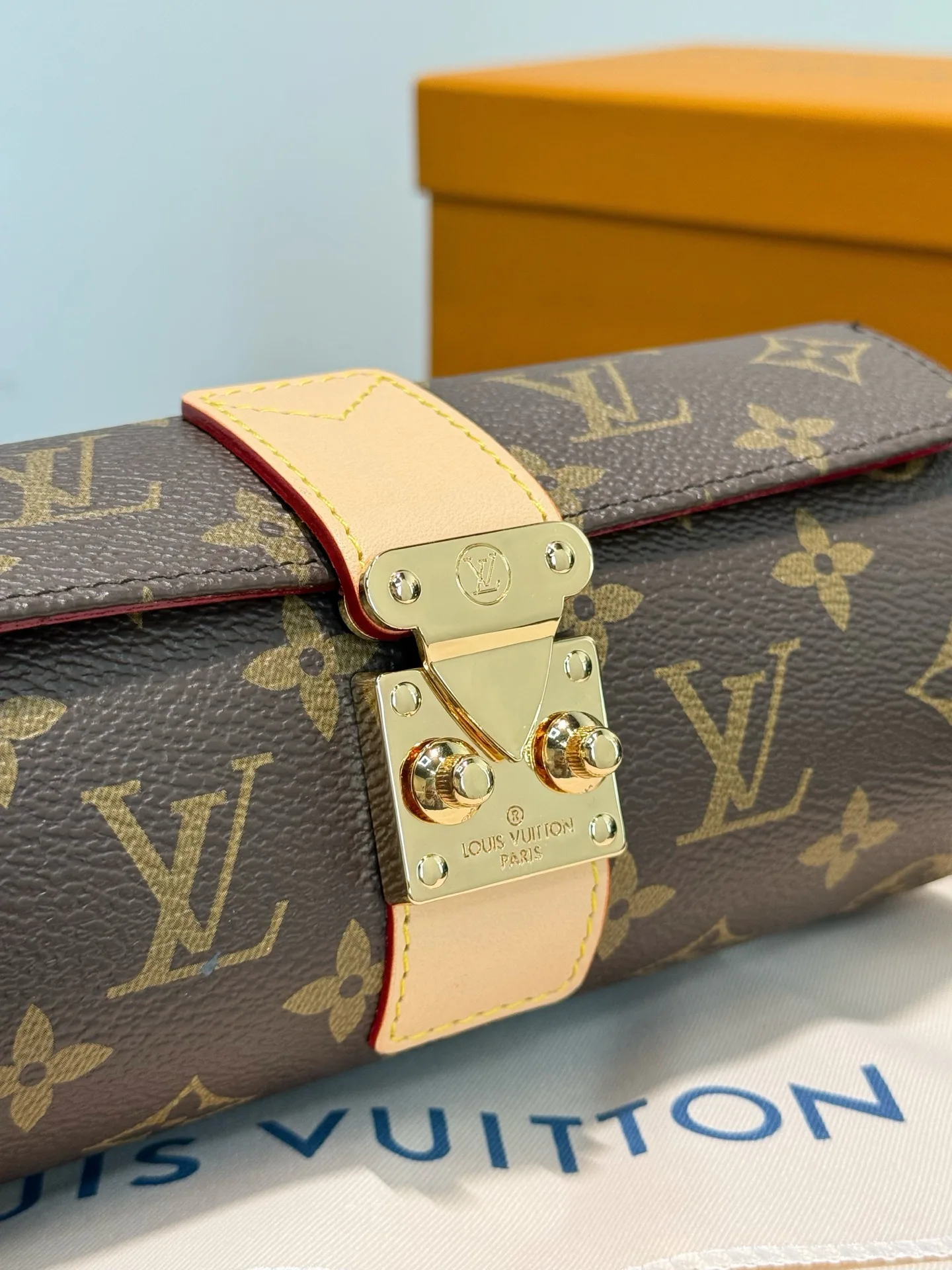 Текстиль Louis Vuitton 1383239