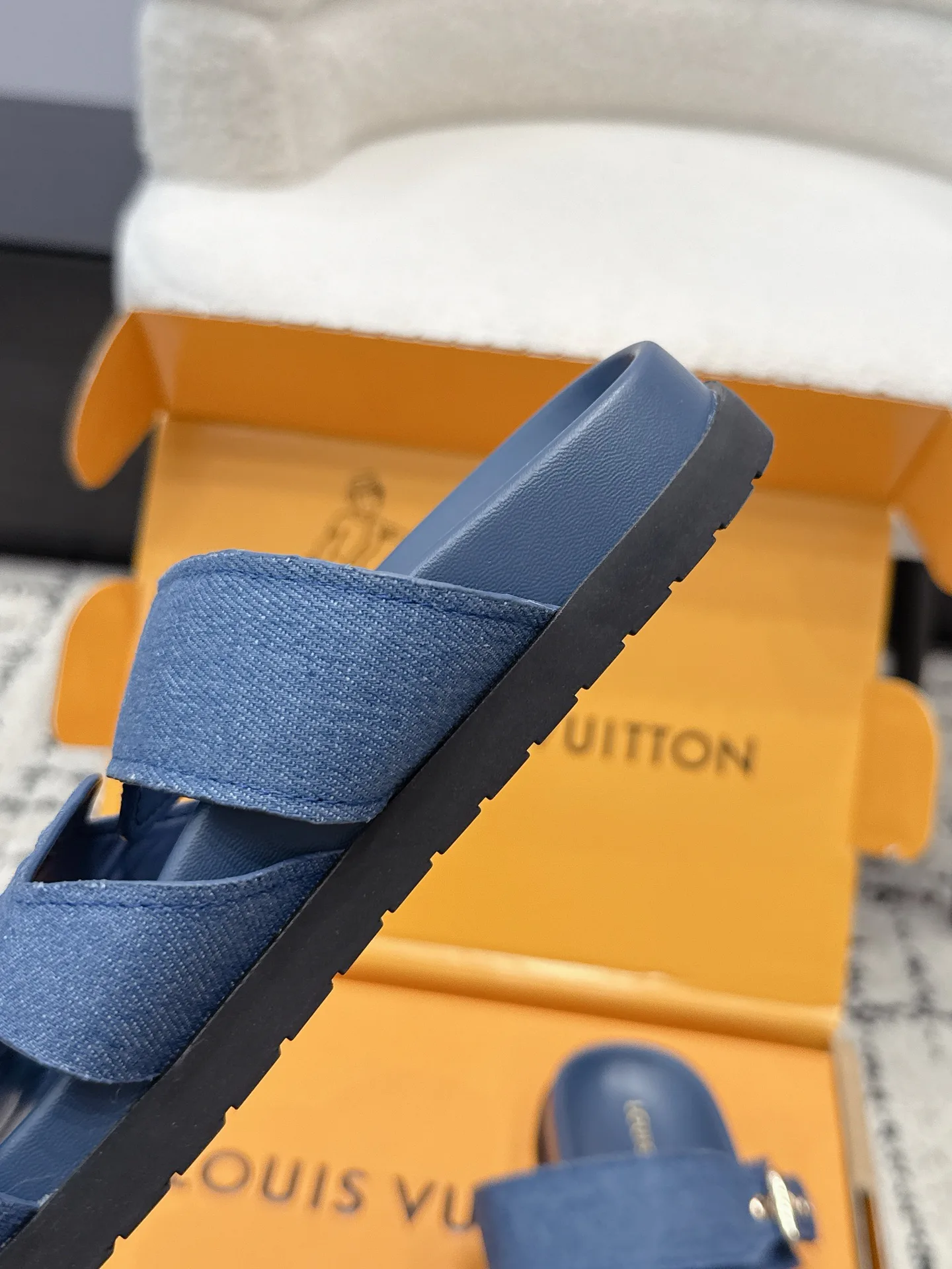 Шлепанцы Женские Louis Vuitton 17522792