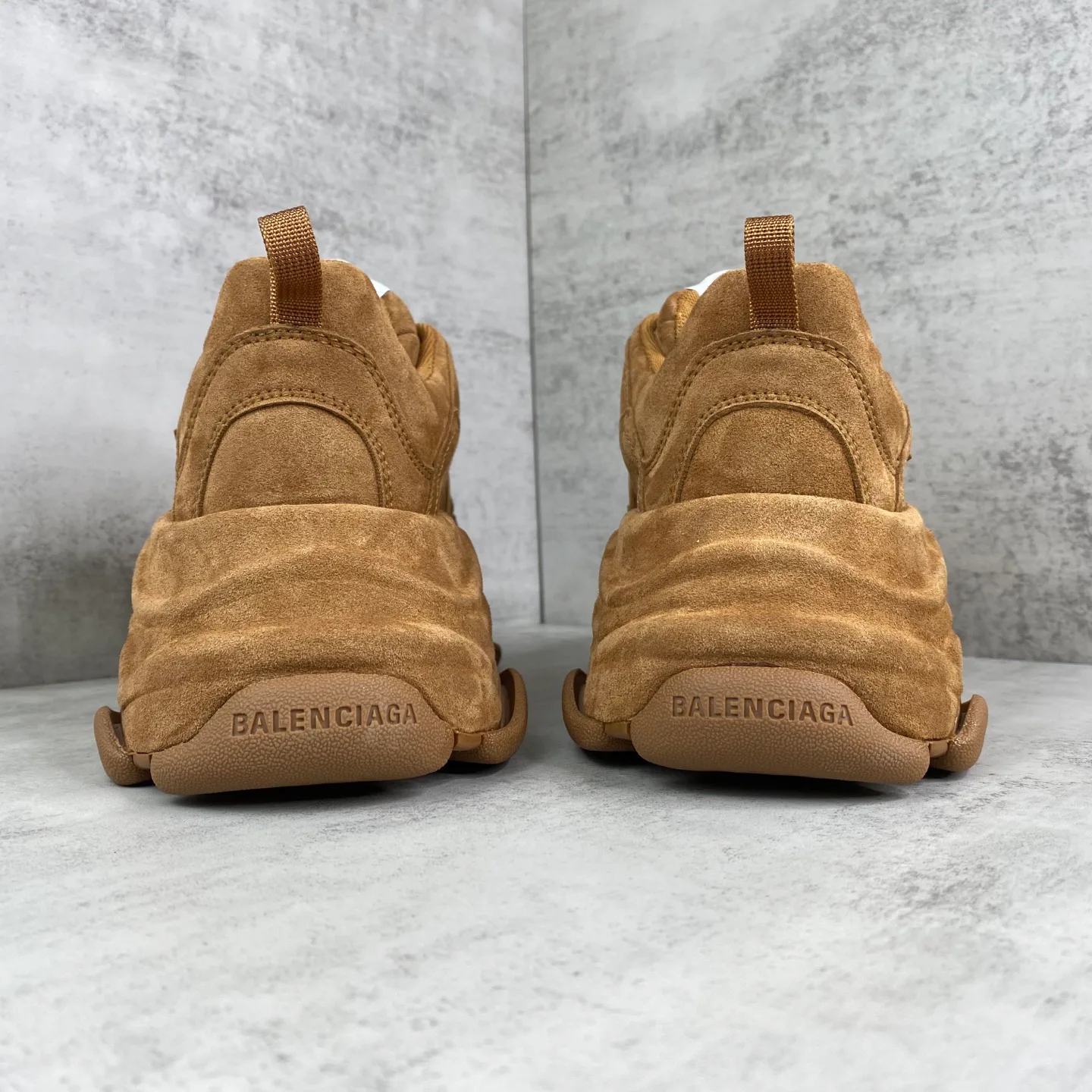 Кроссовки Женские Balenciaga 18686625
