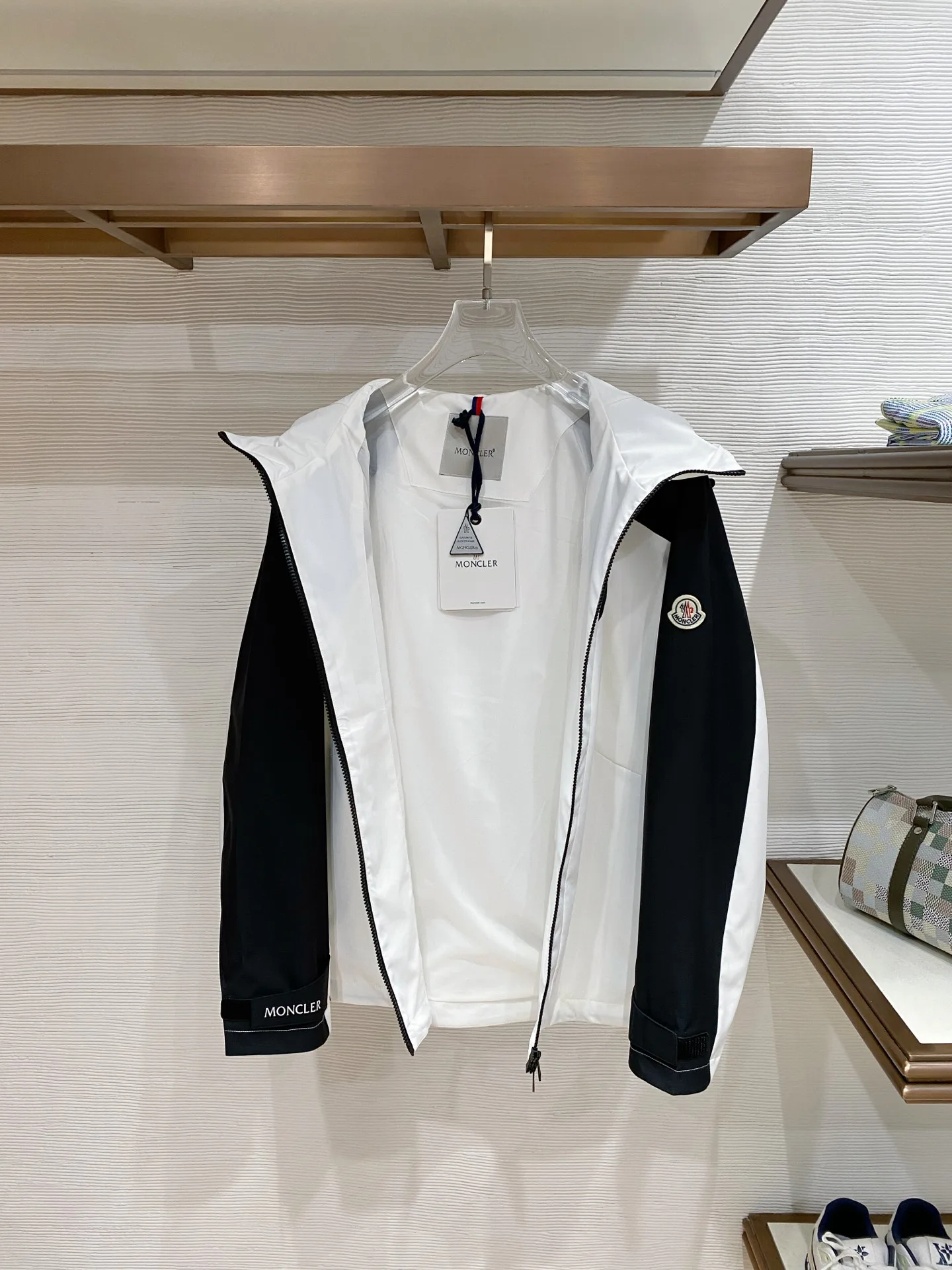 Куртки И Пуховики Мужские Moncler 5016931