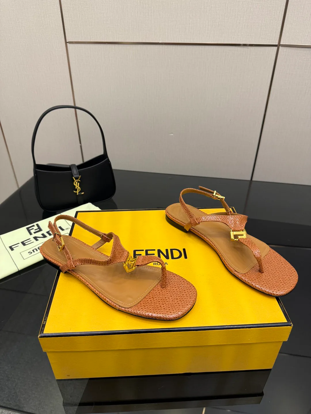Сандалии Женские Fendi 5052106