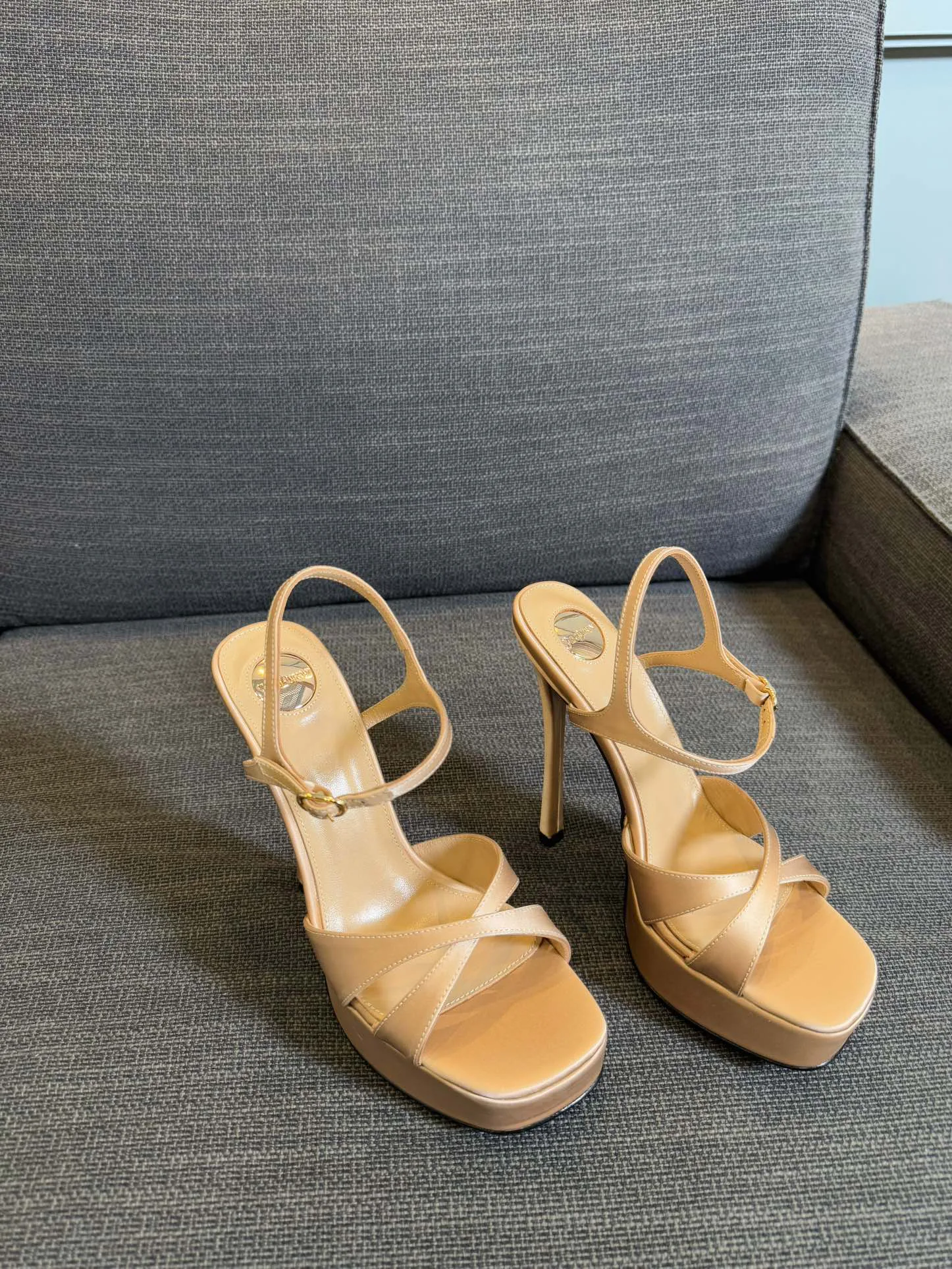 Босоножки Женские Saint Laurent 19211