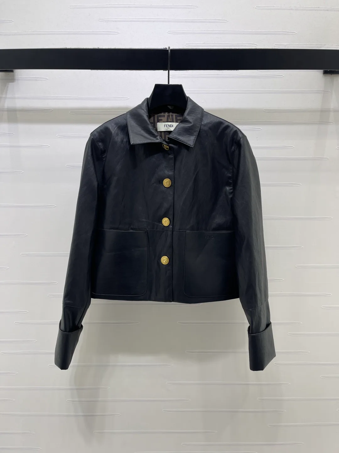 Кожаные Куртки И Дублёнки Женские Fendi 18437134