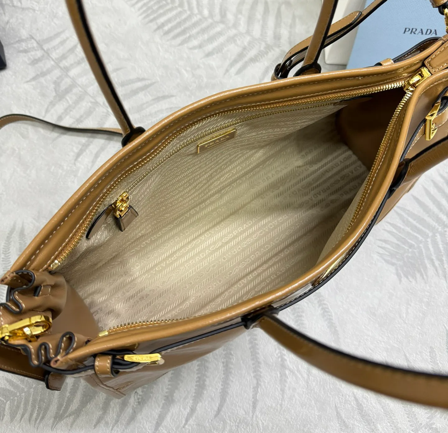 Классические Сумки Женские Prada 11462536