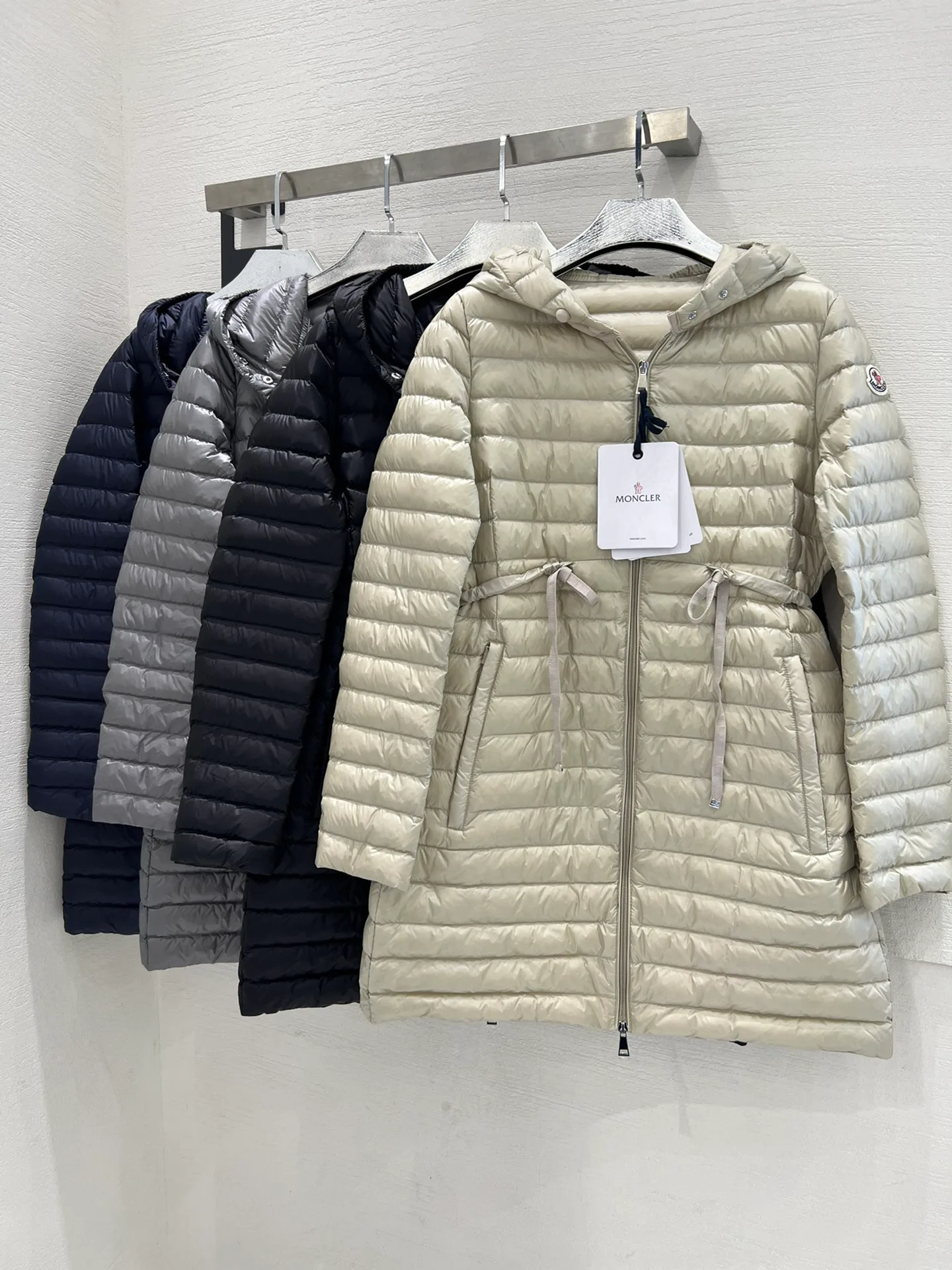 Куртки И Пуховики Женские Moncler 18111671