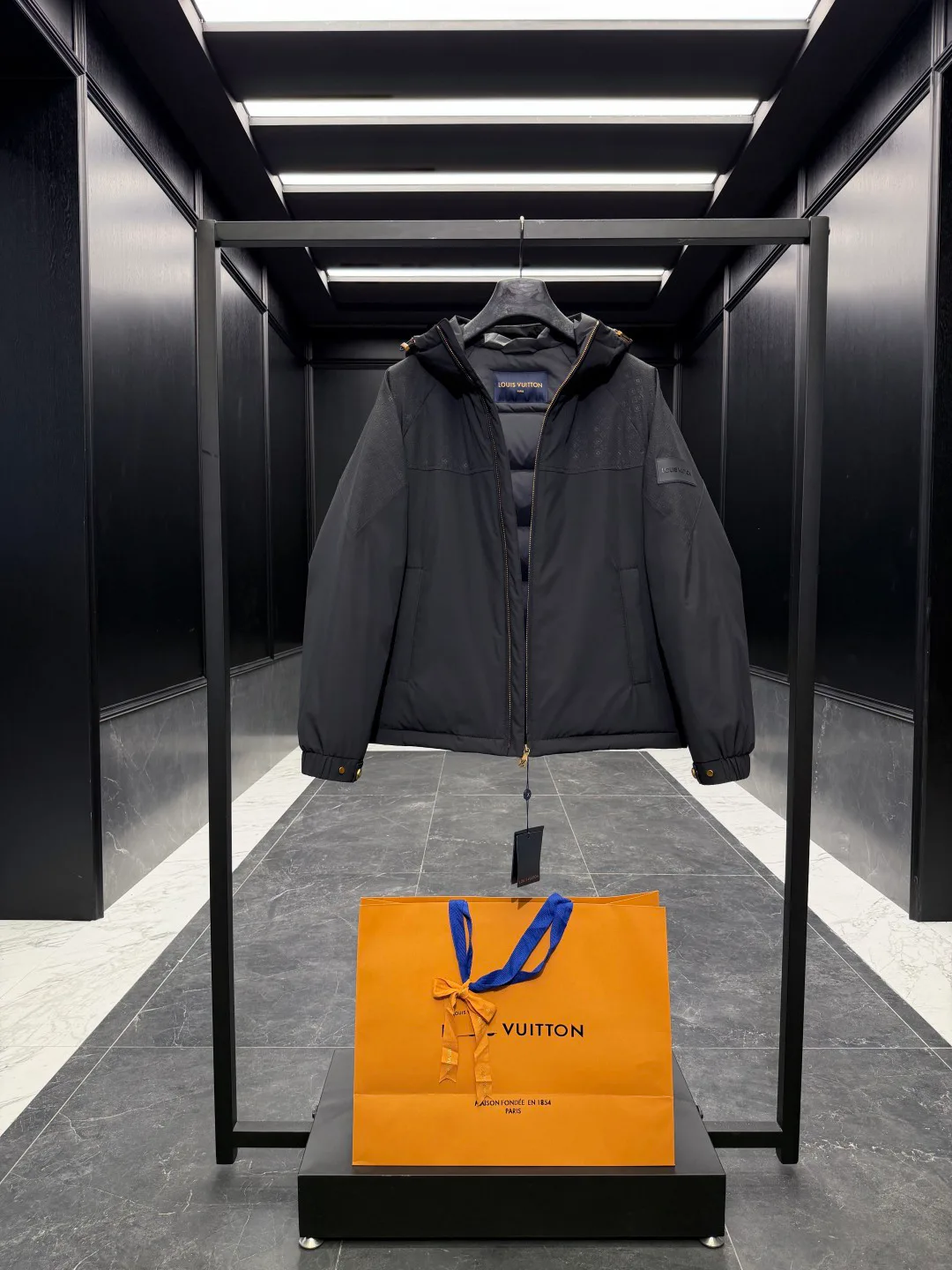 Куртки И Пуховики Женские Louis Vuitton 4419854