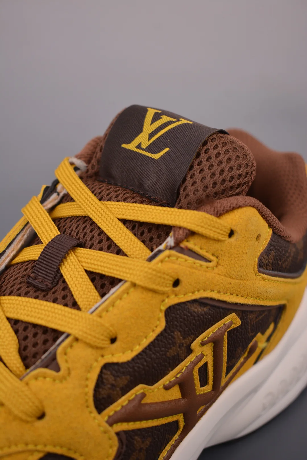 Кроссовки Женские Louis Vuitton 17429975