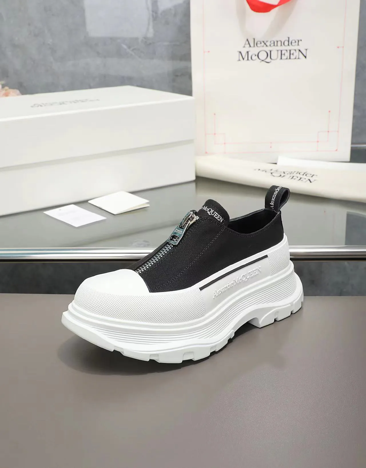 Кроссовки Женские Alexander Mcqueen 18740862
