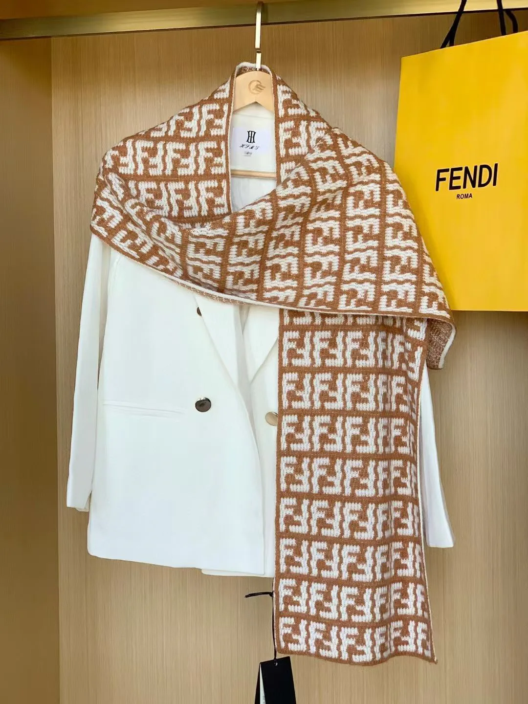 Шарфы Fendi 412299