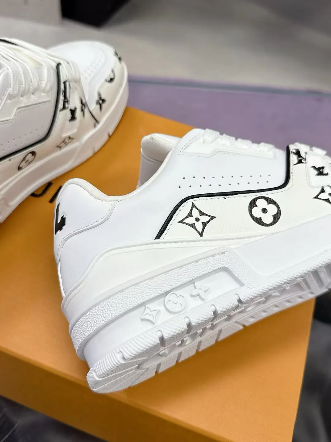 Кроссовки Женские Louis Vuitton 1894730