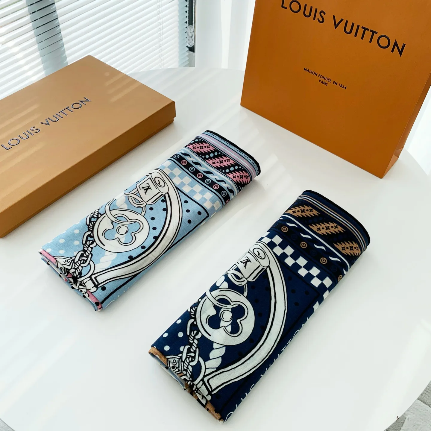 Шарфы Louis Vuitton 110419