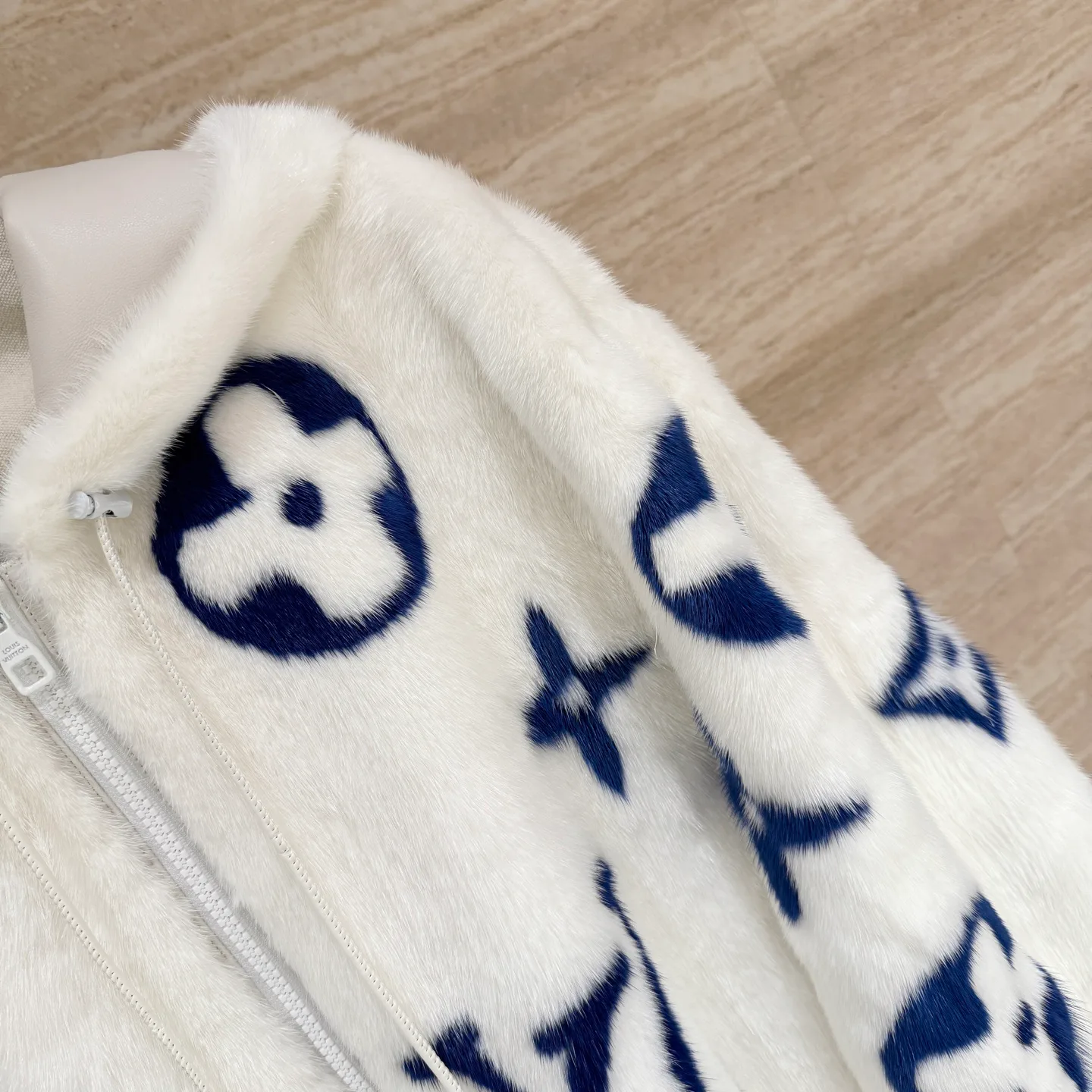 Куртки И Пуховики Женские Louis Vuitton 1061370