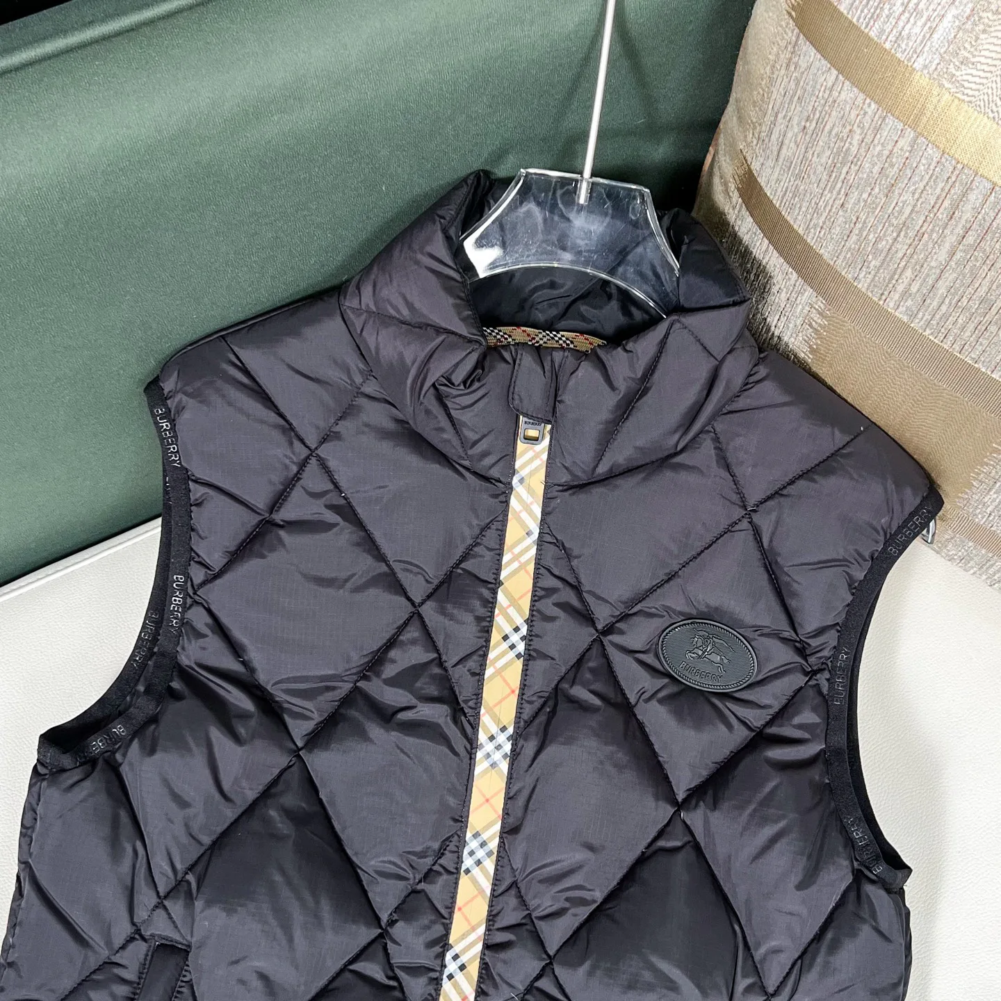 Жилеты Женские Burberry 18728600