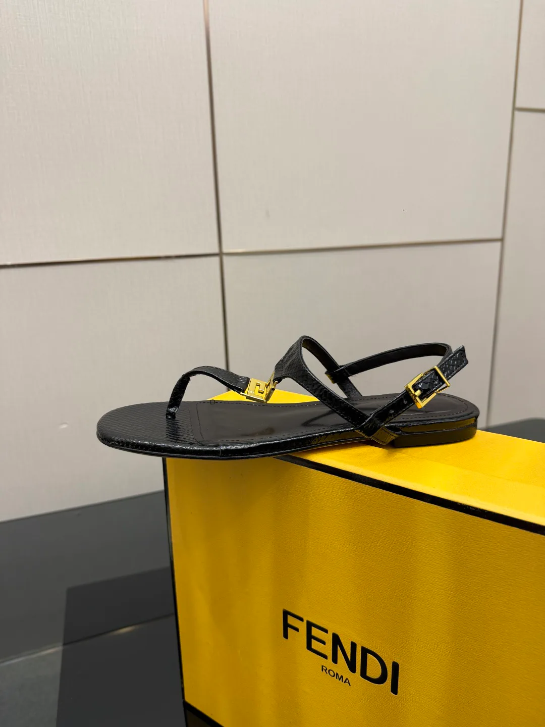 Сандалии Женские Fendi 5052109