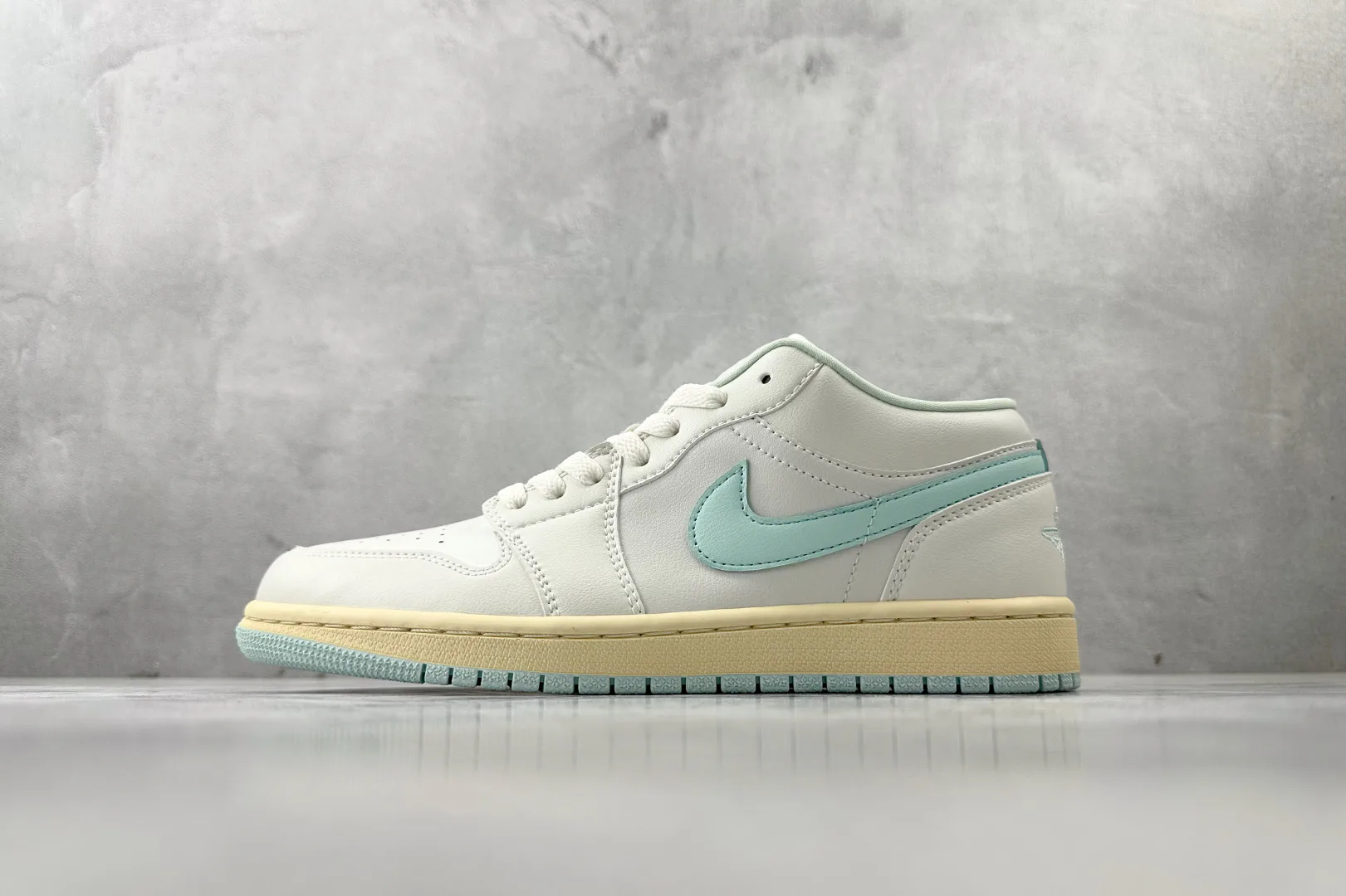 Кроссовки Женские Air Jordan 495763