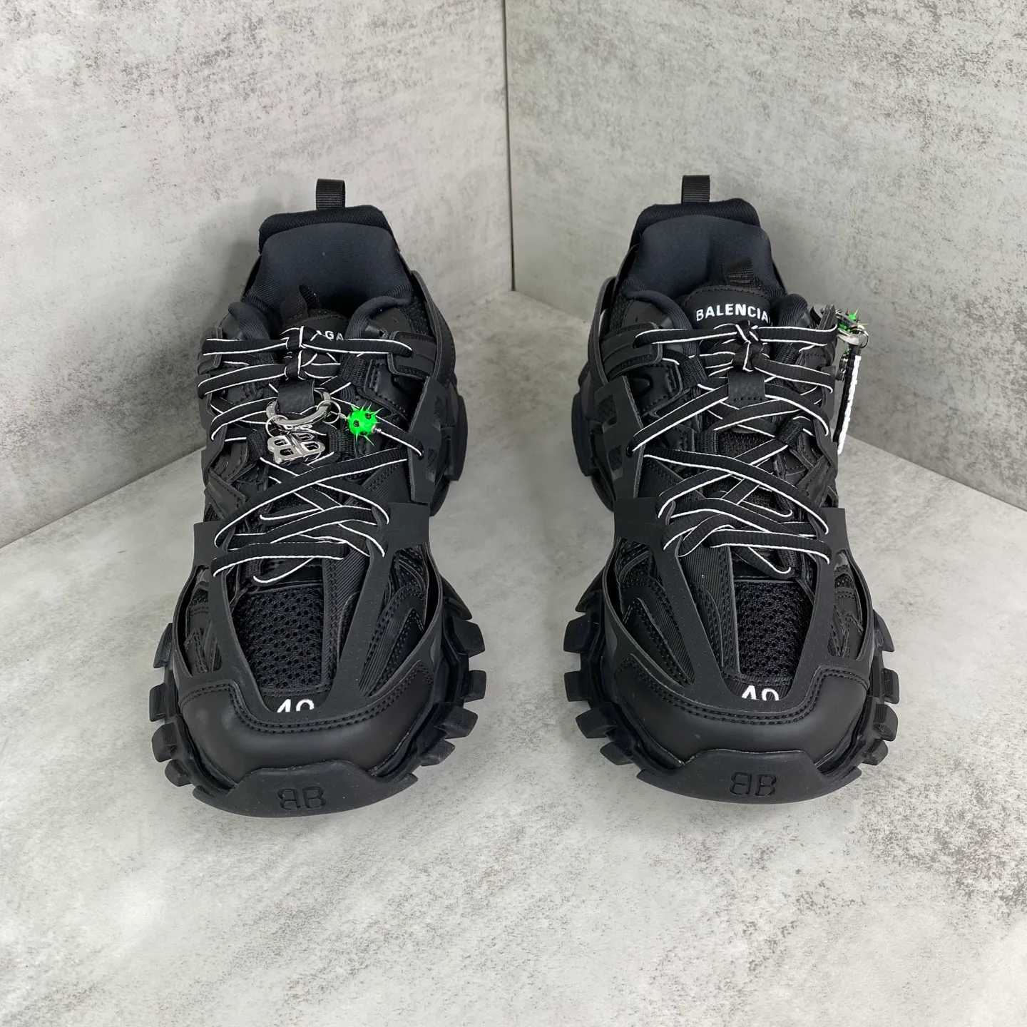 Кроссовки Женские Balenciaga 18743878