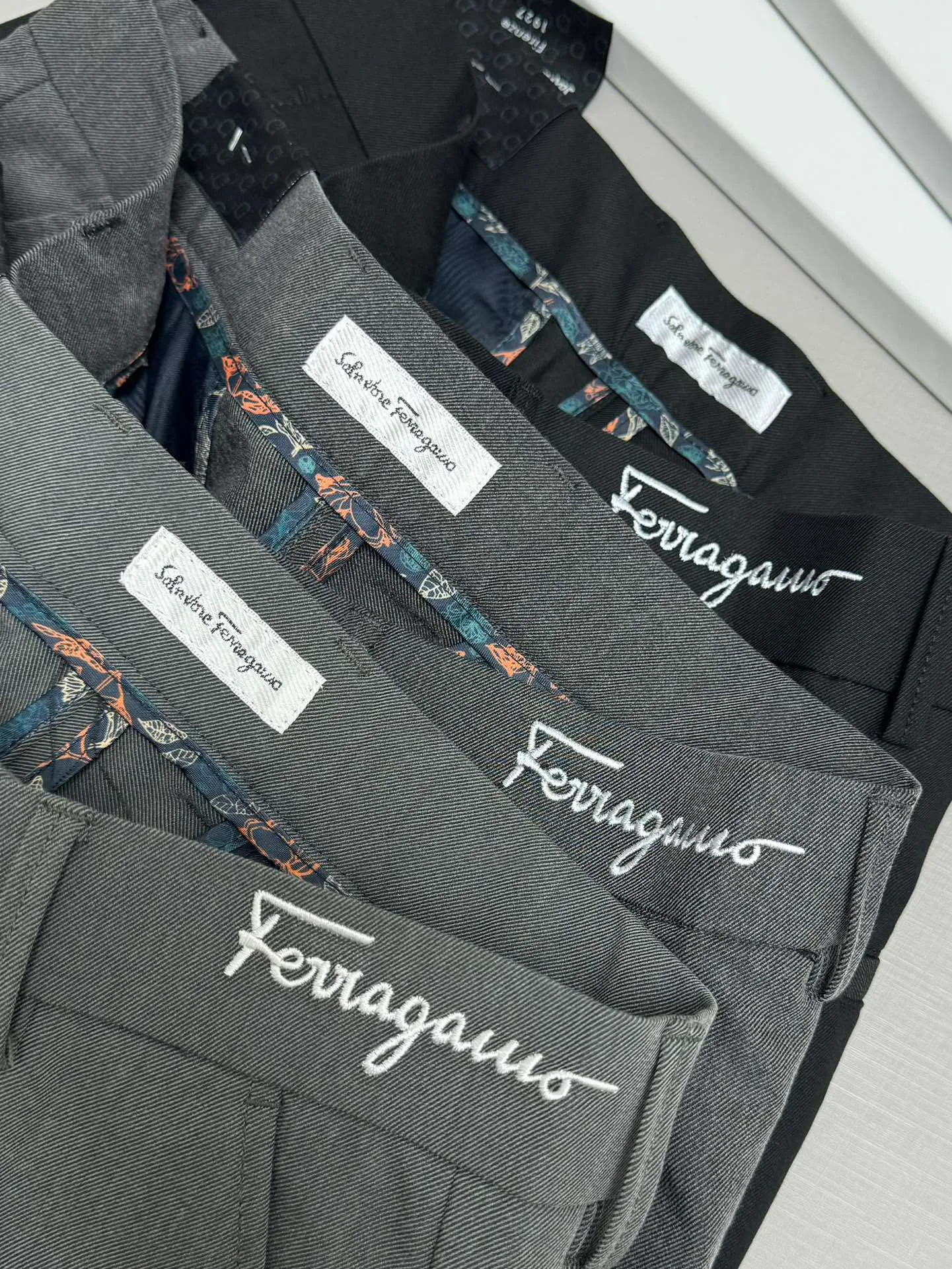Брюки Мужские Salvatore Ferragamo 11755749