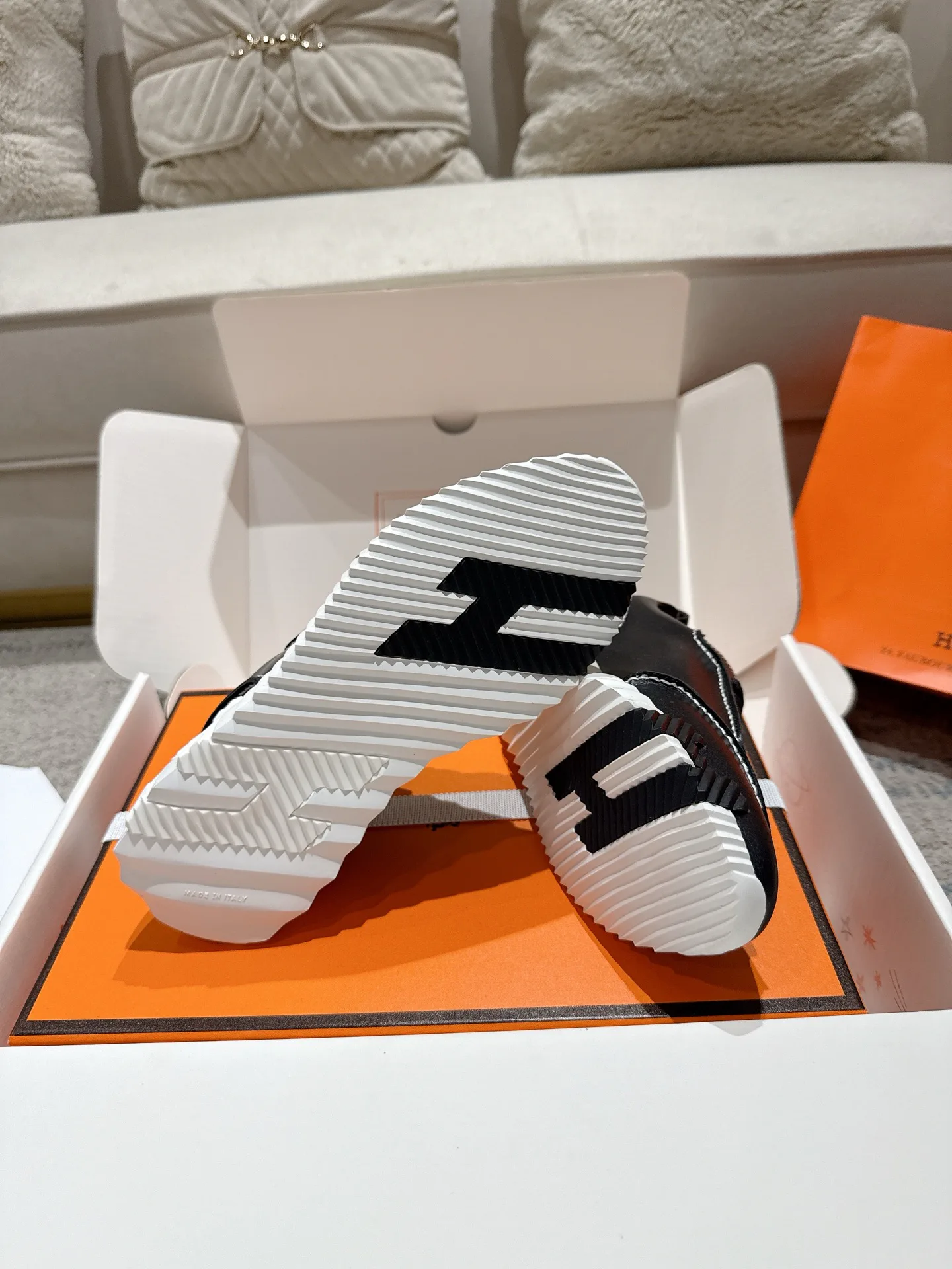 Кроссовки Женские Hermes 17467527
