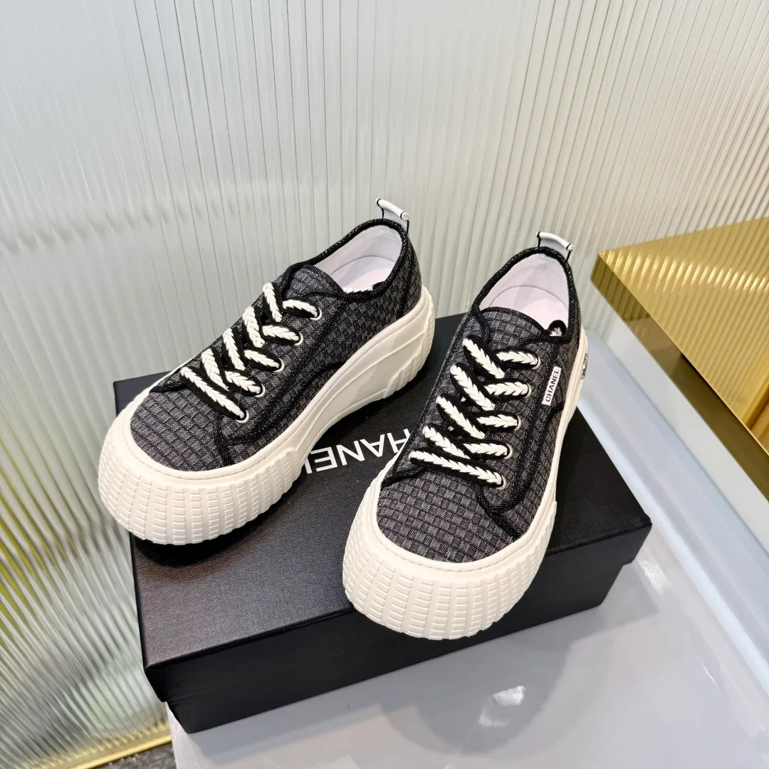 Кроссовки Женские Chanel 18366990