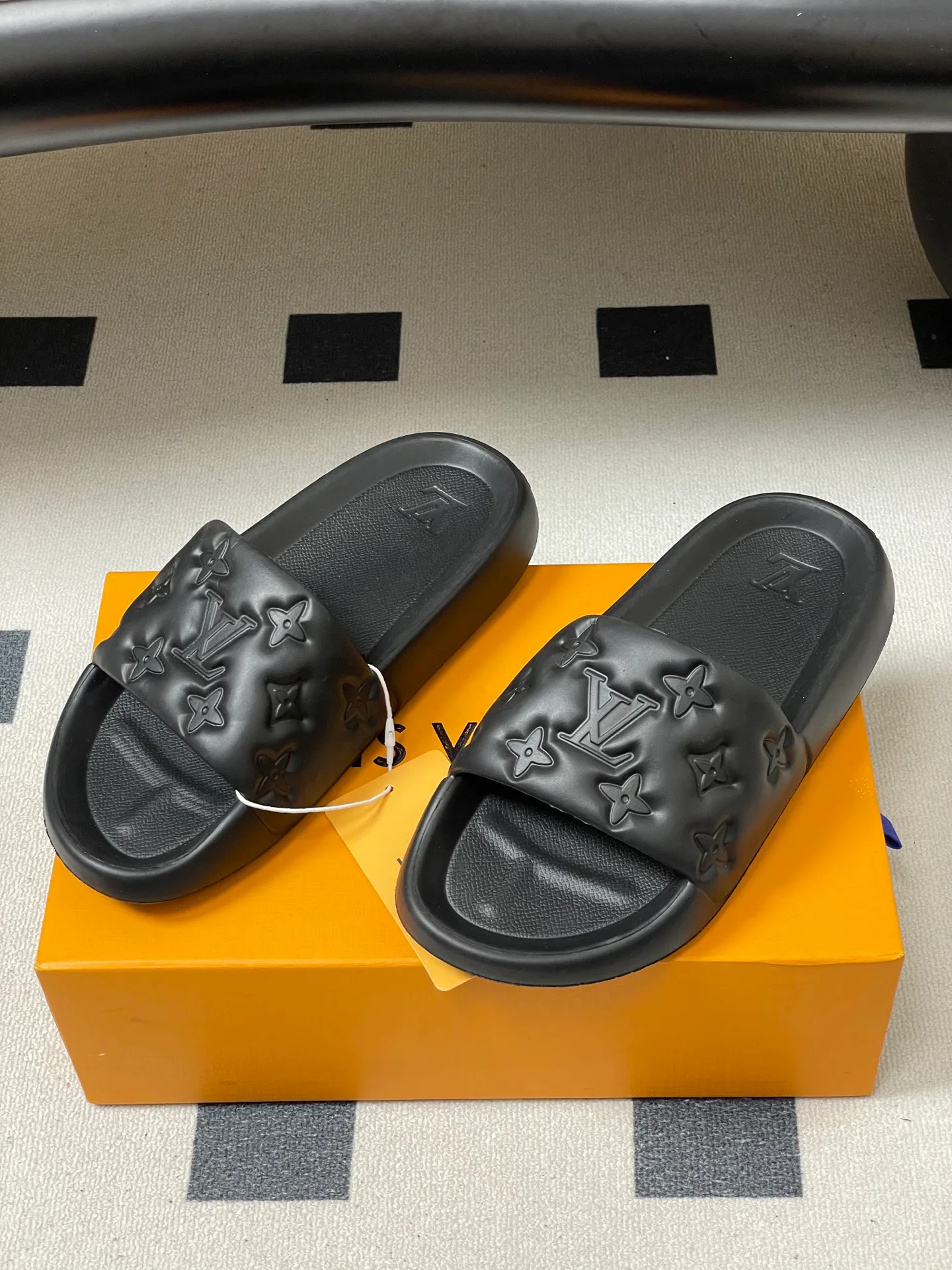 Шлепанцы Женские Louis Vuitton 11897590