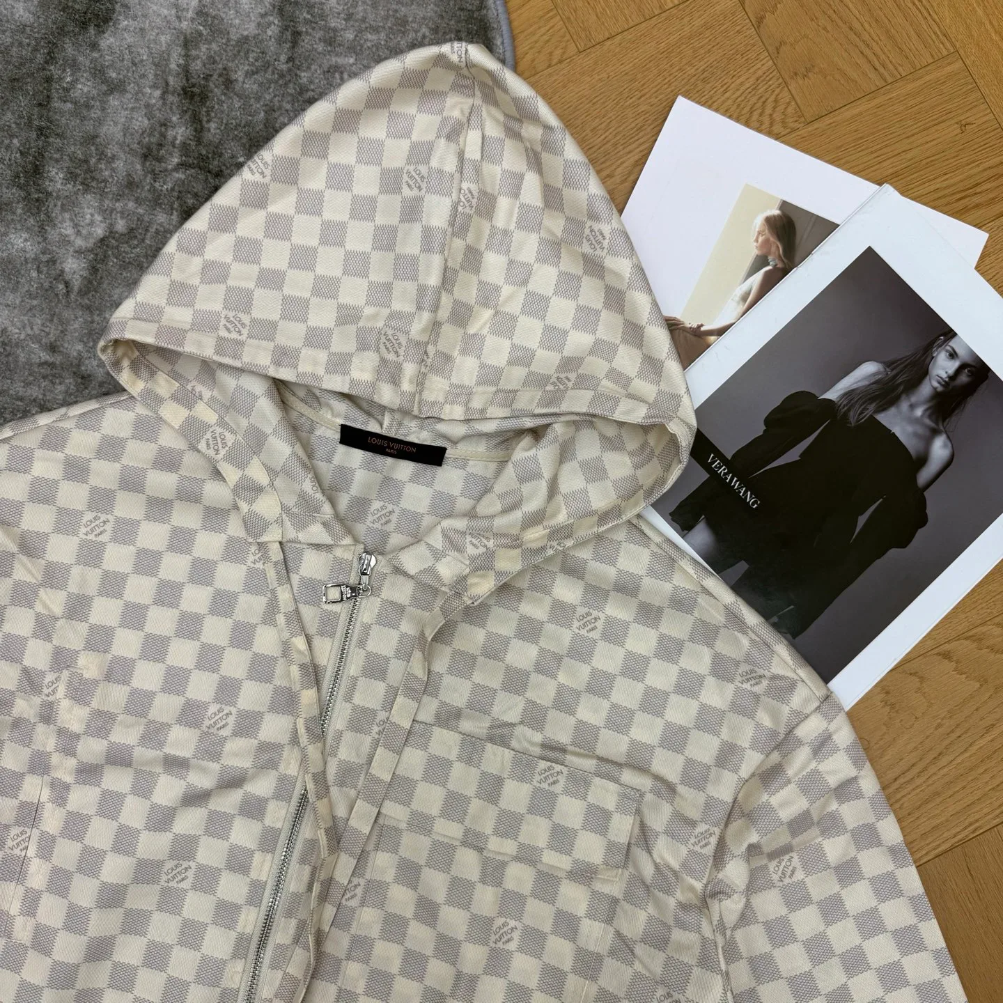 Куртки И Пуховики Женские Louis Vuitton 18348265