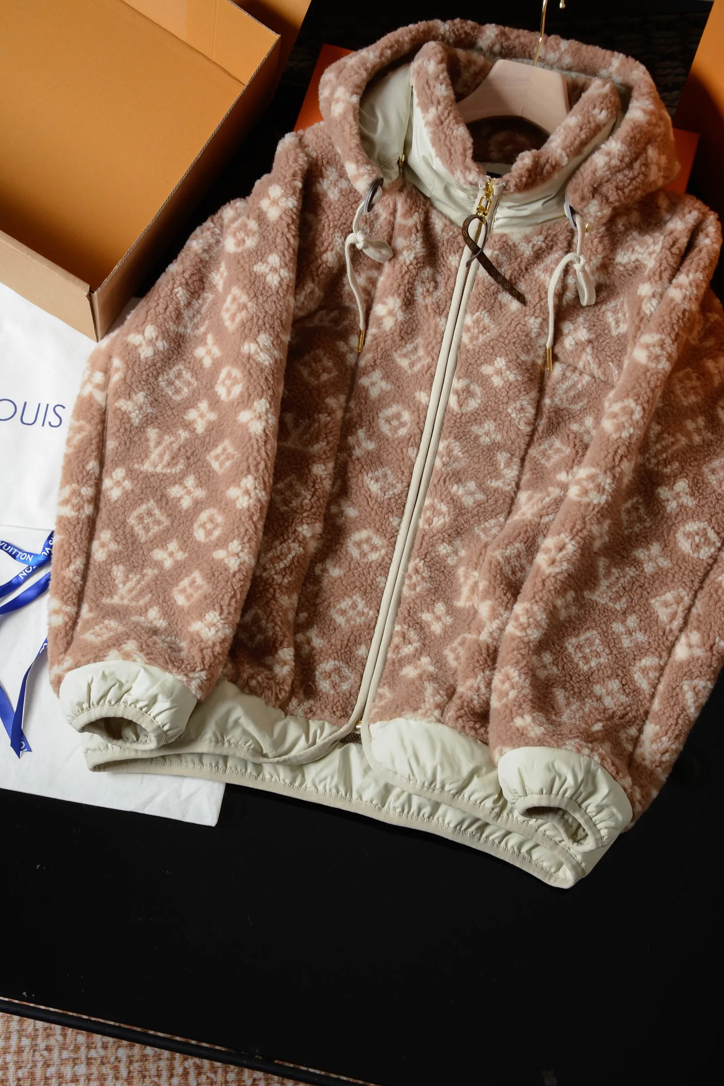 Куртки И Пуховики Женские Louis Vuitton 941604