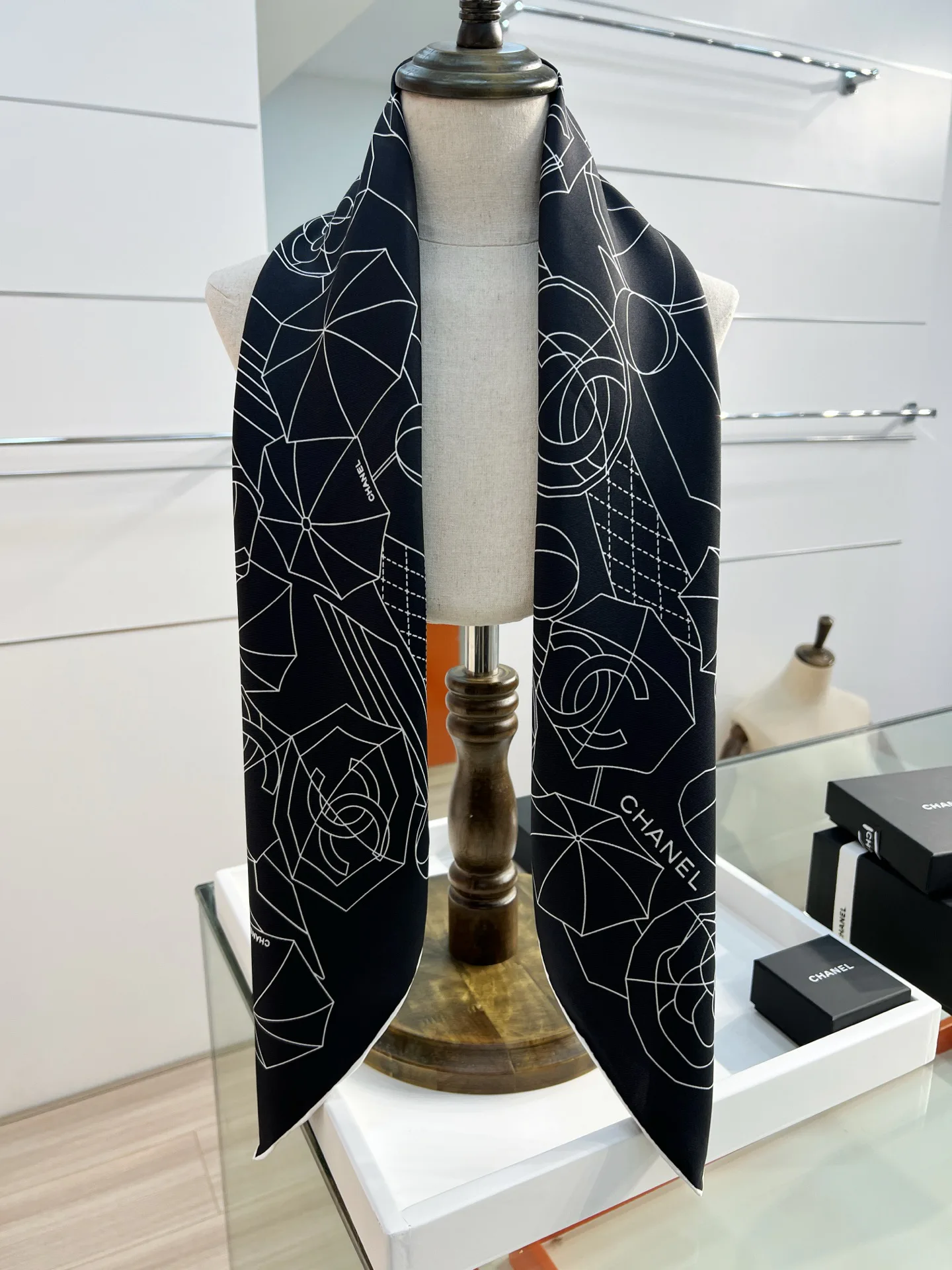 Платки Chanel 1883240