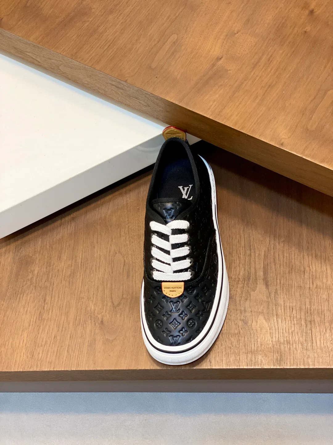 Кроссовки Мужские Louis Vuitton 18762350