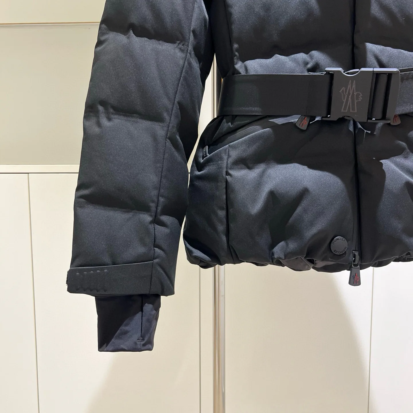 Куртки И Пуховики Женские Moncler 18336961