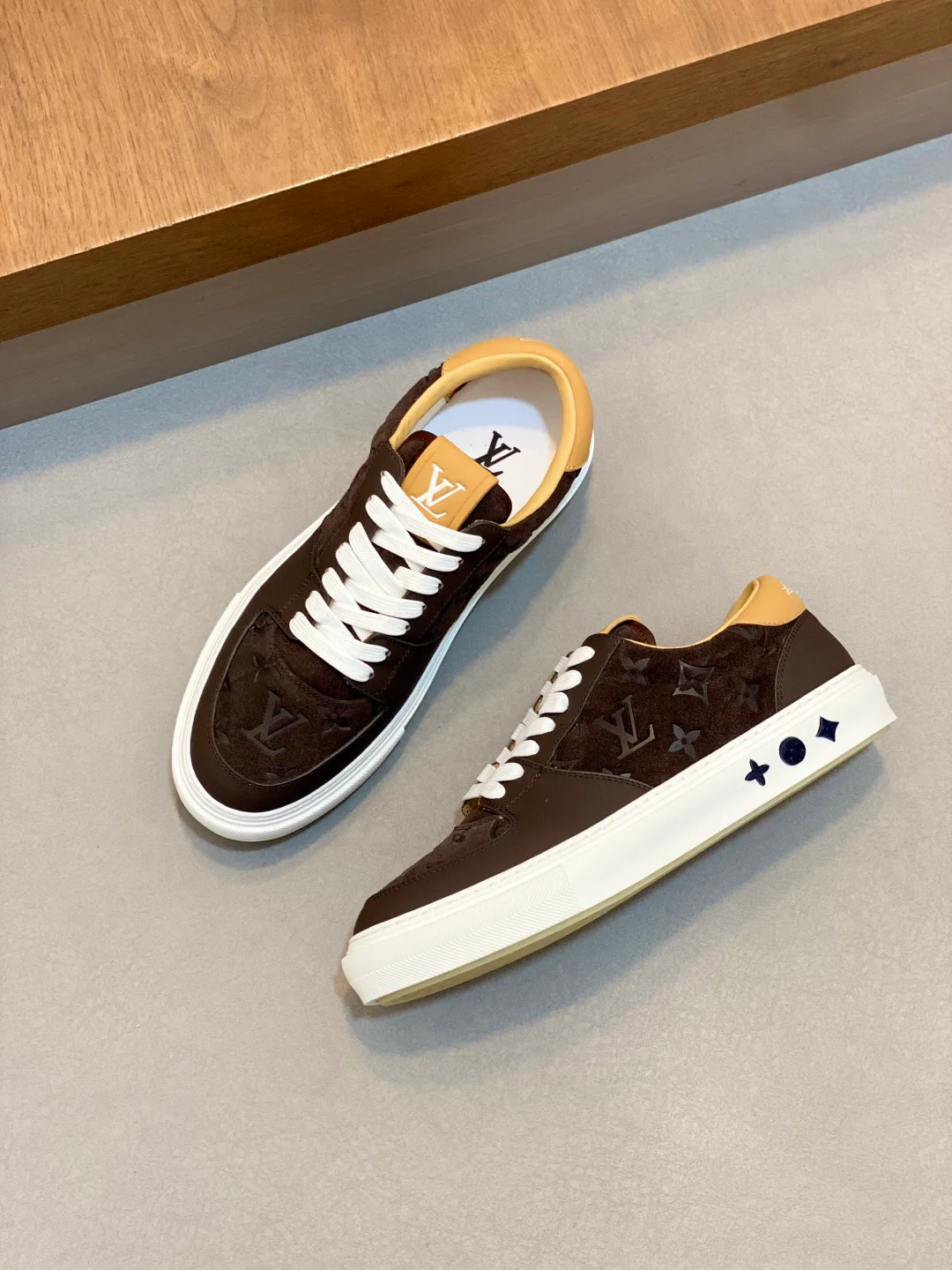 Кроссовки Мужские Louis Vuitton 19054358
