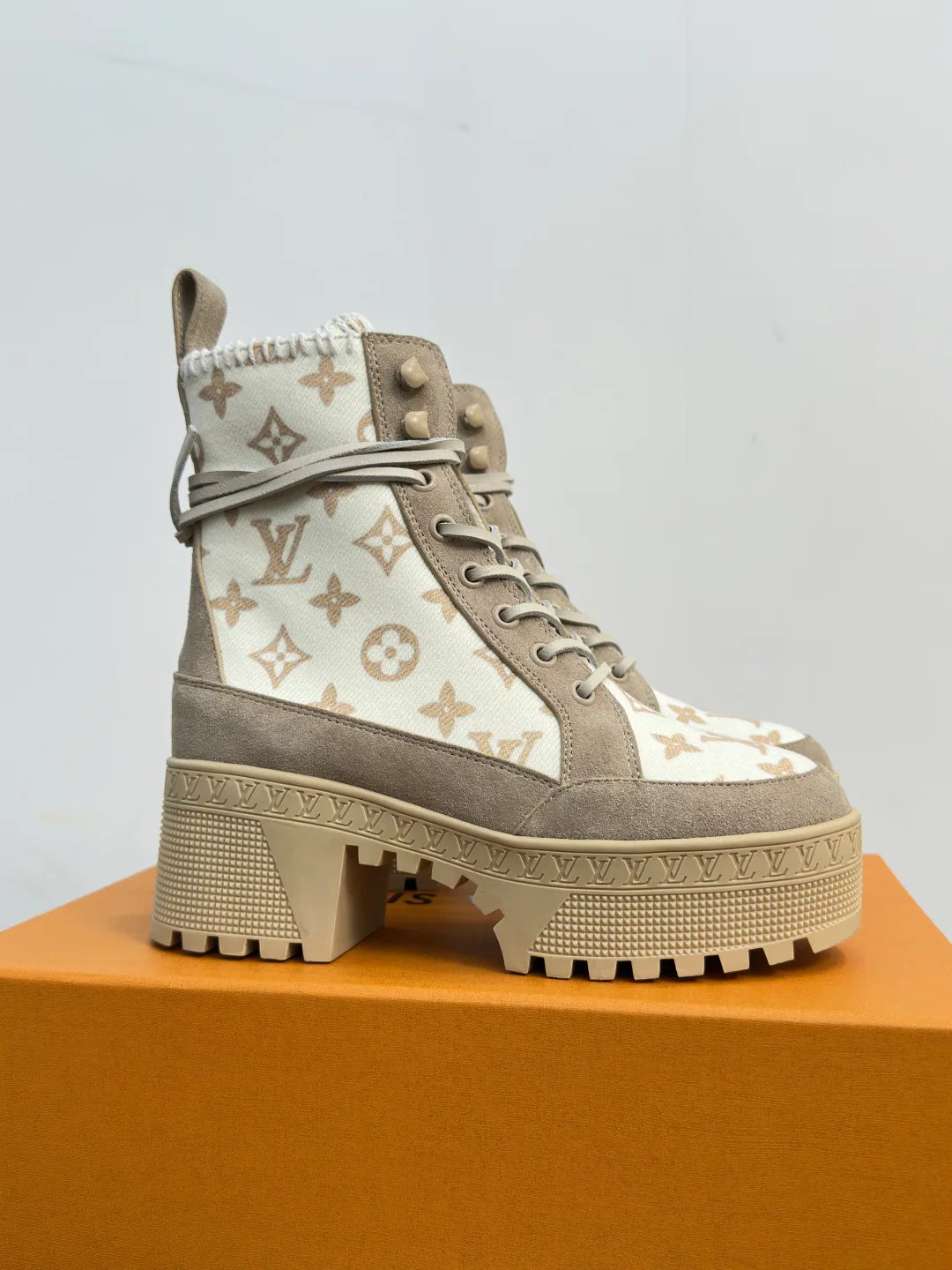 Ботинки Женские Louis Vuitton 18741622