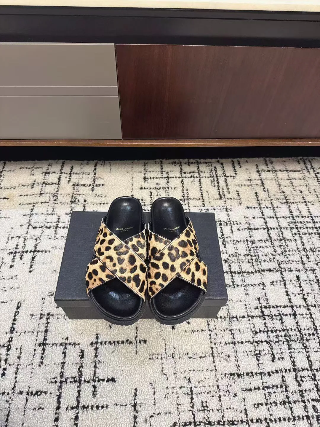 Шлепанцы Женские Saint Laurent 1263804