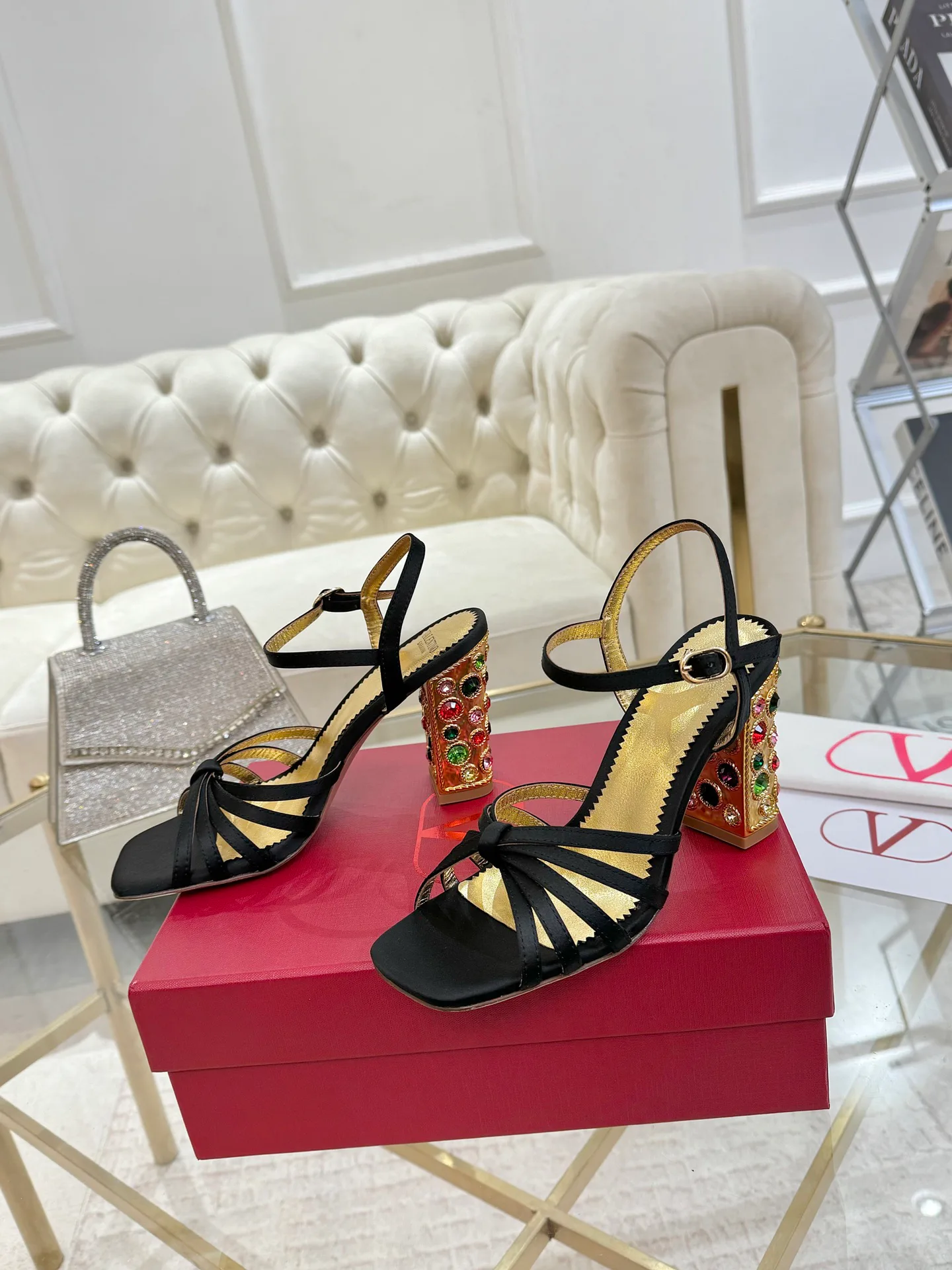 Босоножки Женские Valentino