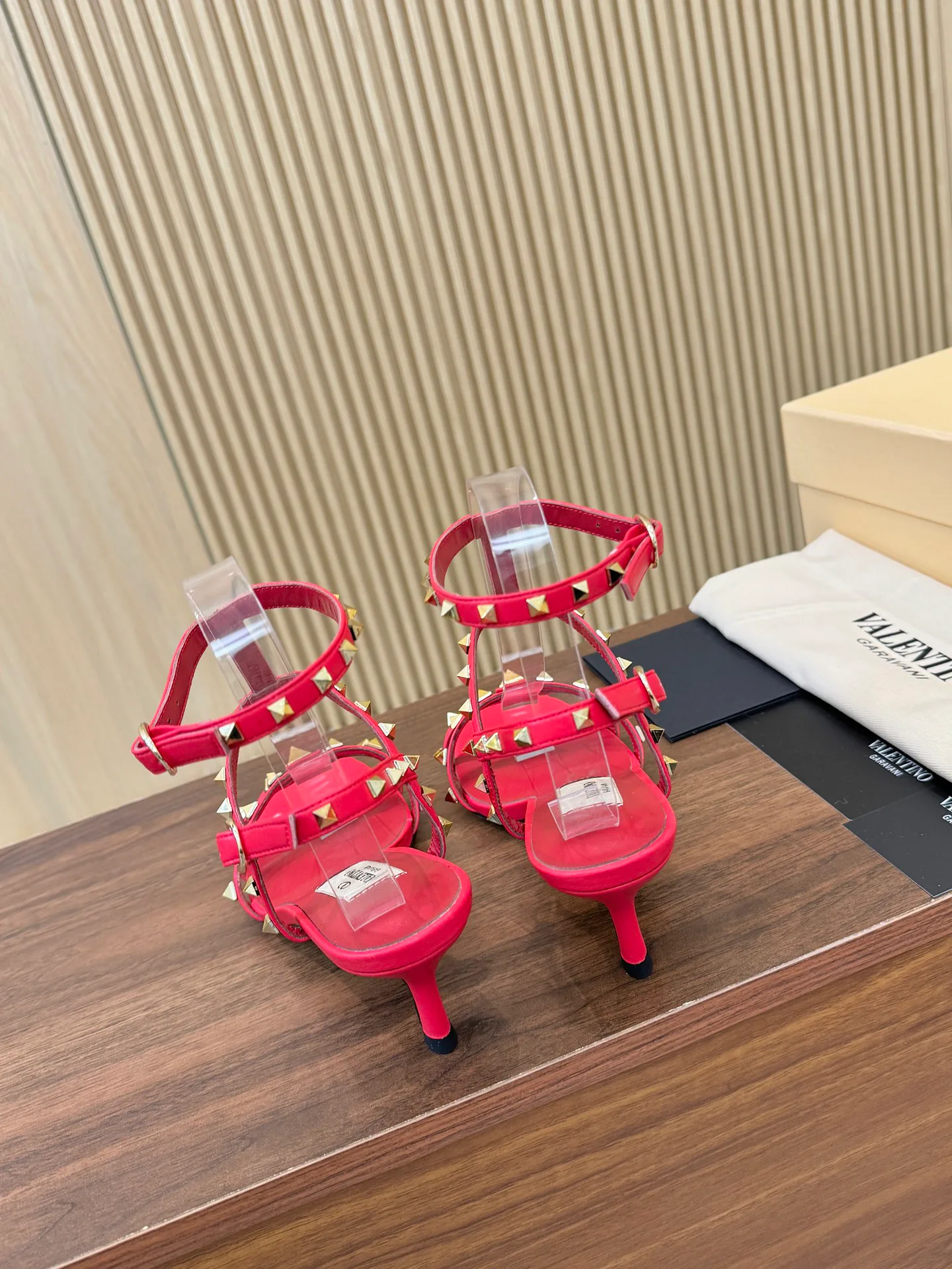 Босоножки Женские Valentino 17411470