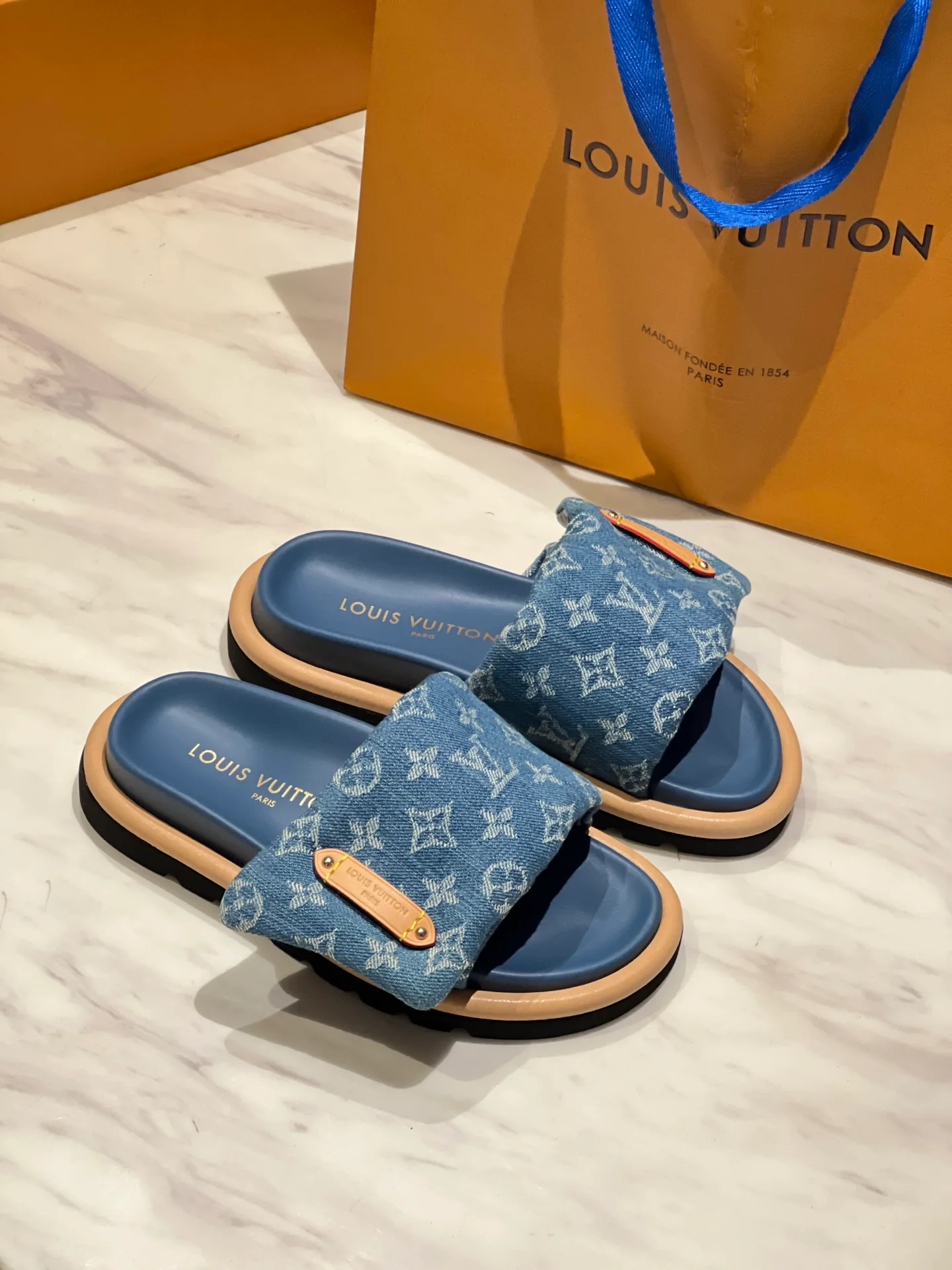 Шлепанцы Женские Louis Vuitton 15357811