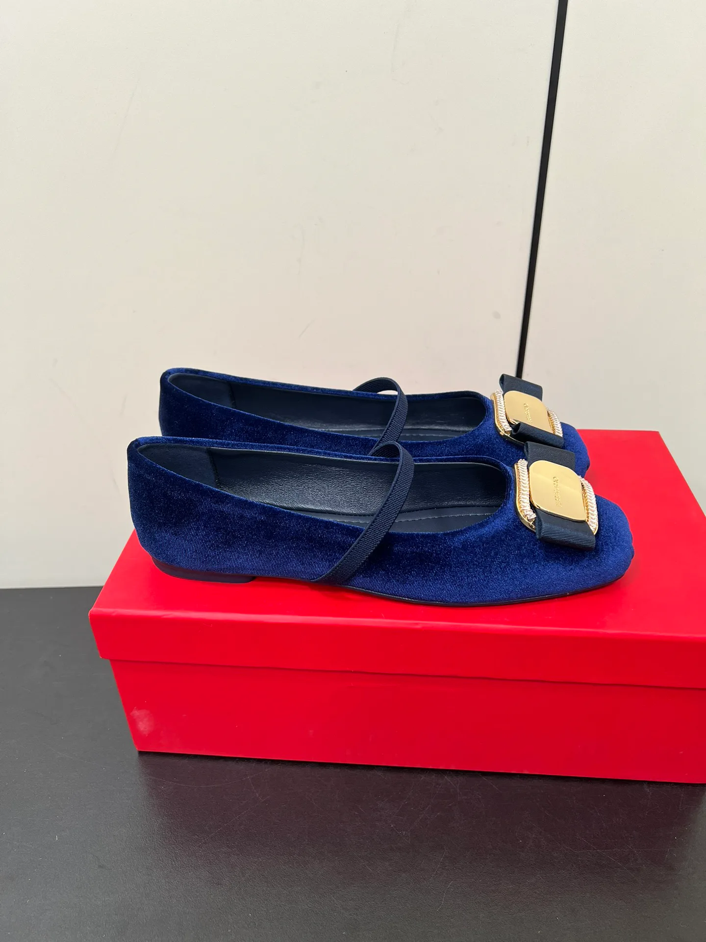 Балетки Женские Salvatore Ferragamo 4281982