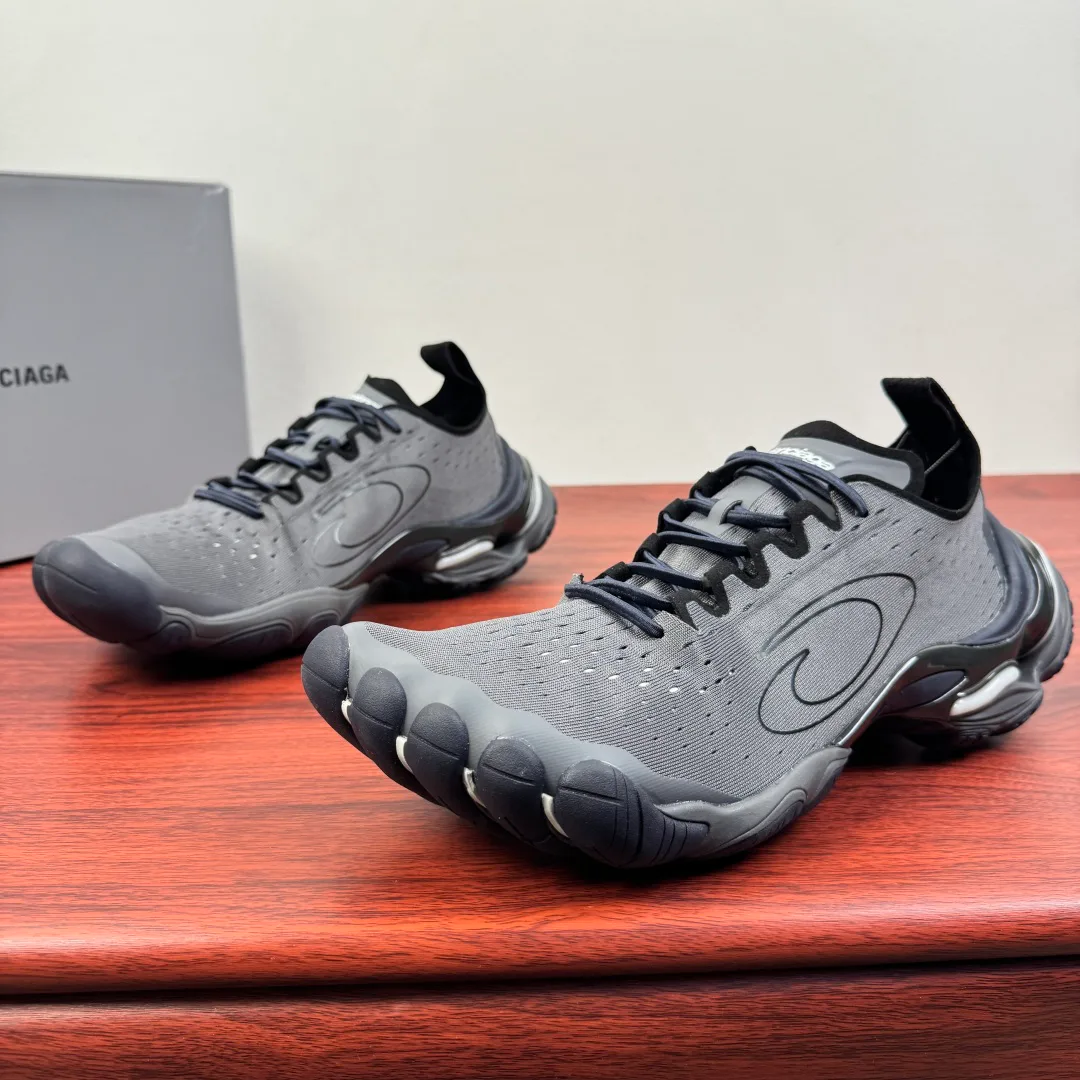 Кроссовки Женские Balenciaga 11393420