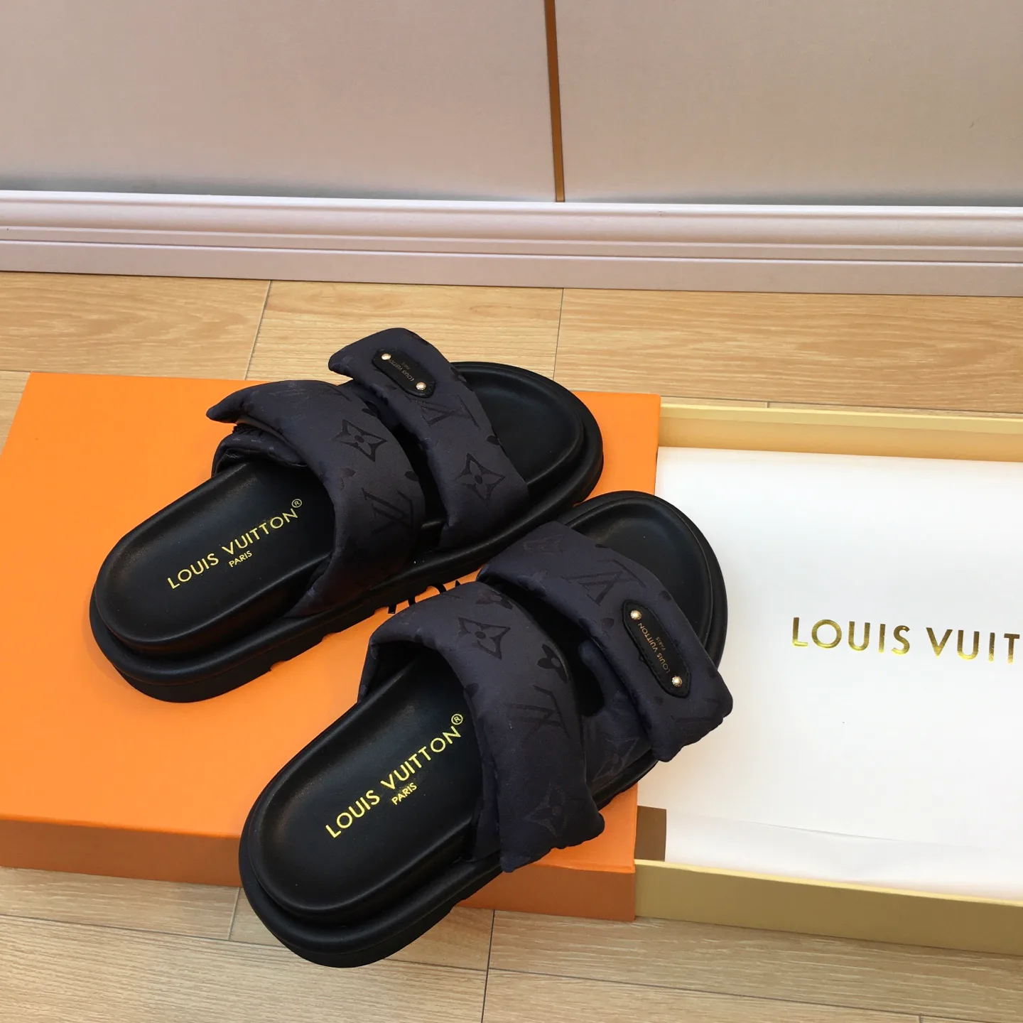 Шлепанцы Женские Louis Vuitton 32507