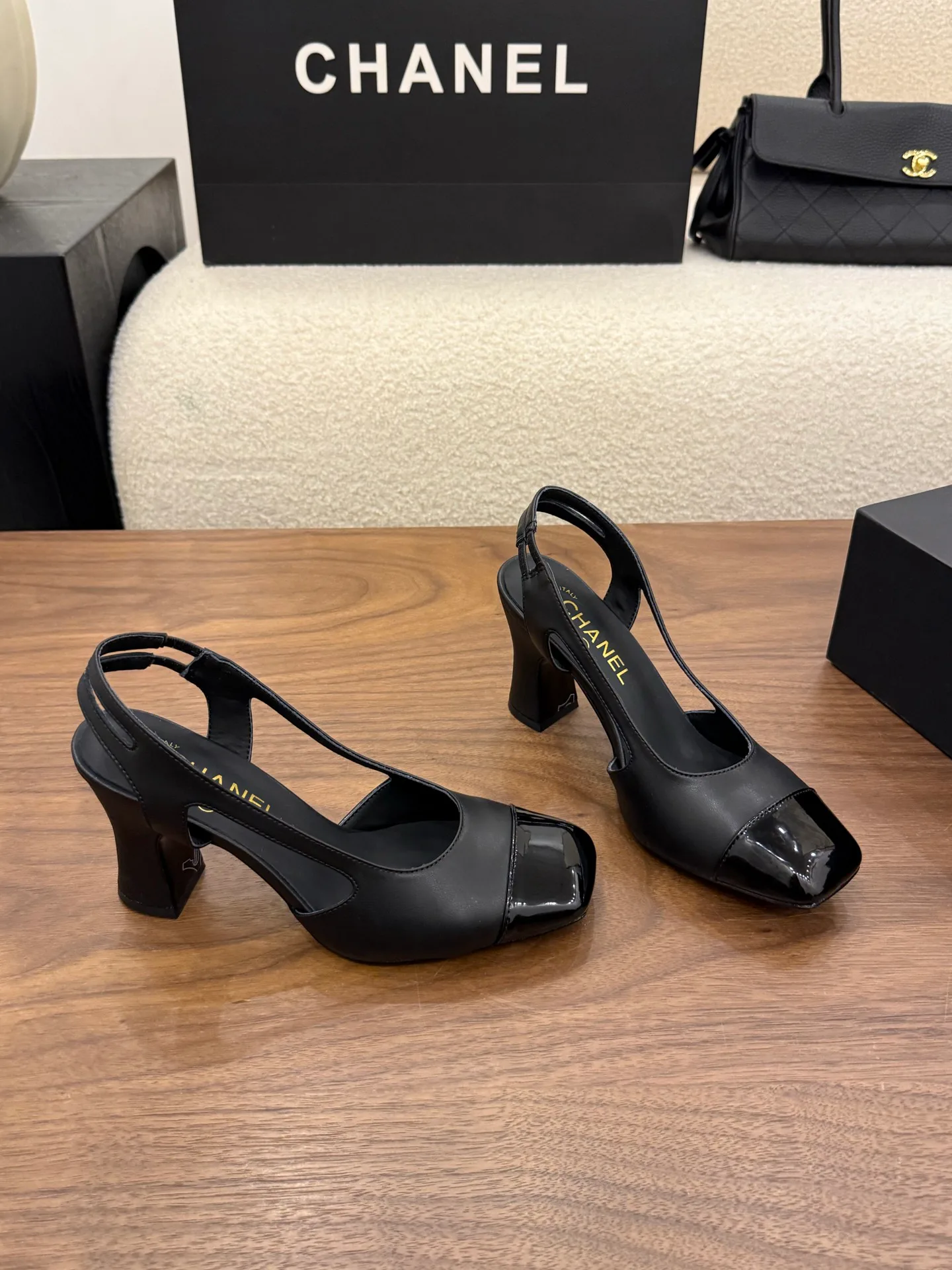 Туфли Женские Chanel 19583358