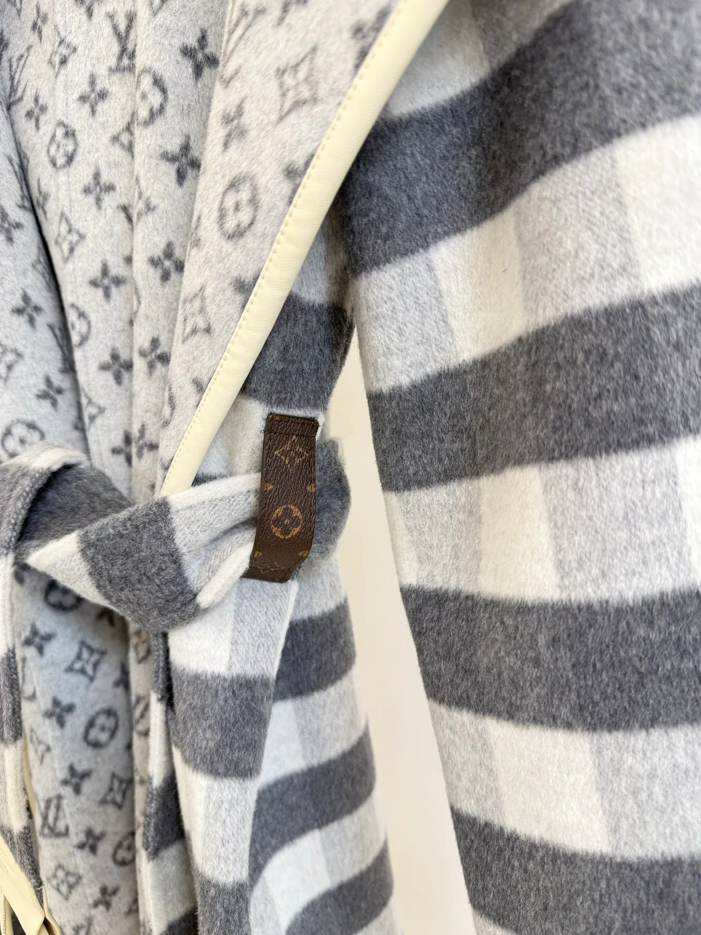 Пальто Женские Louis Vuitton 18594782