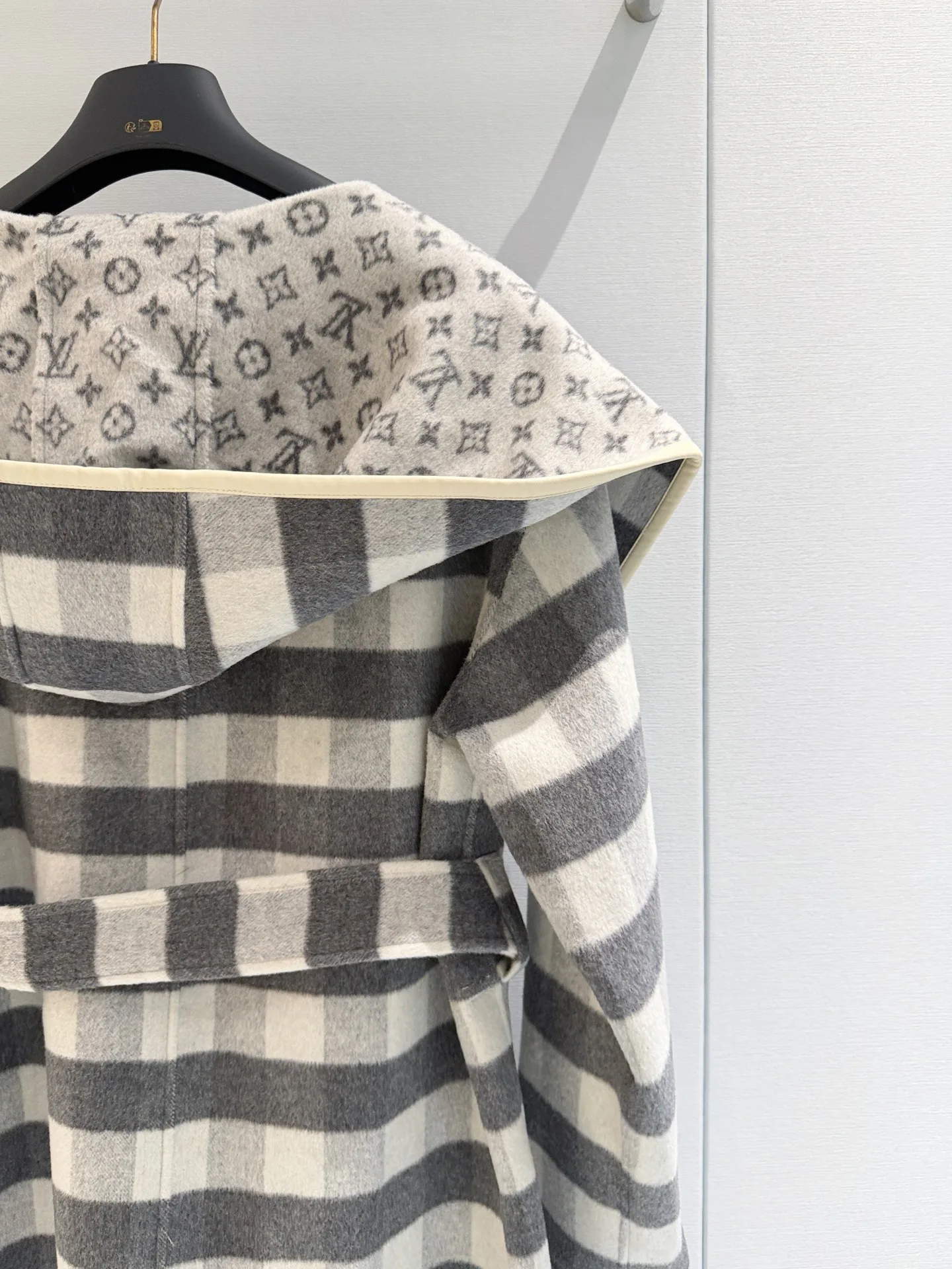 Пальто Женские Louis Vuitton 19063158