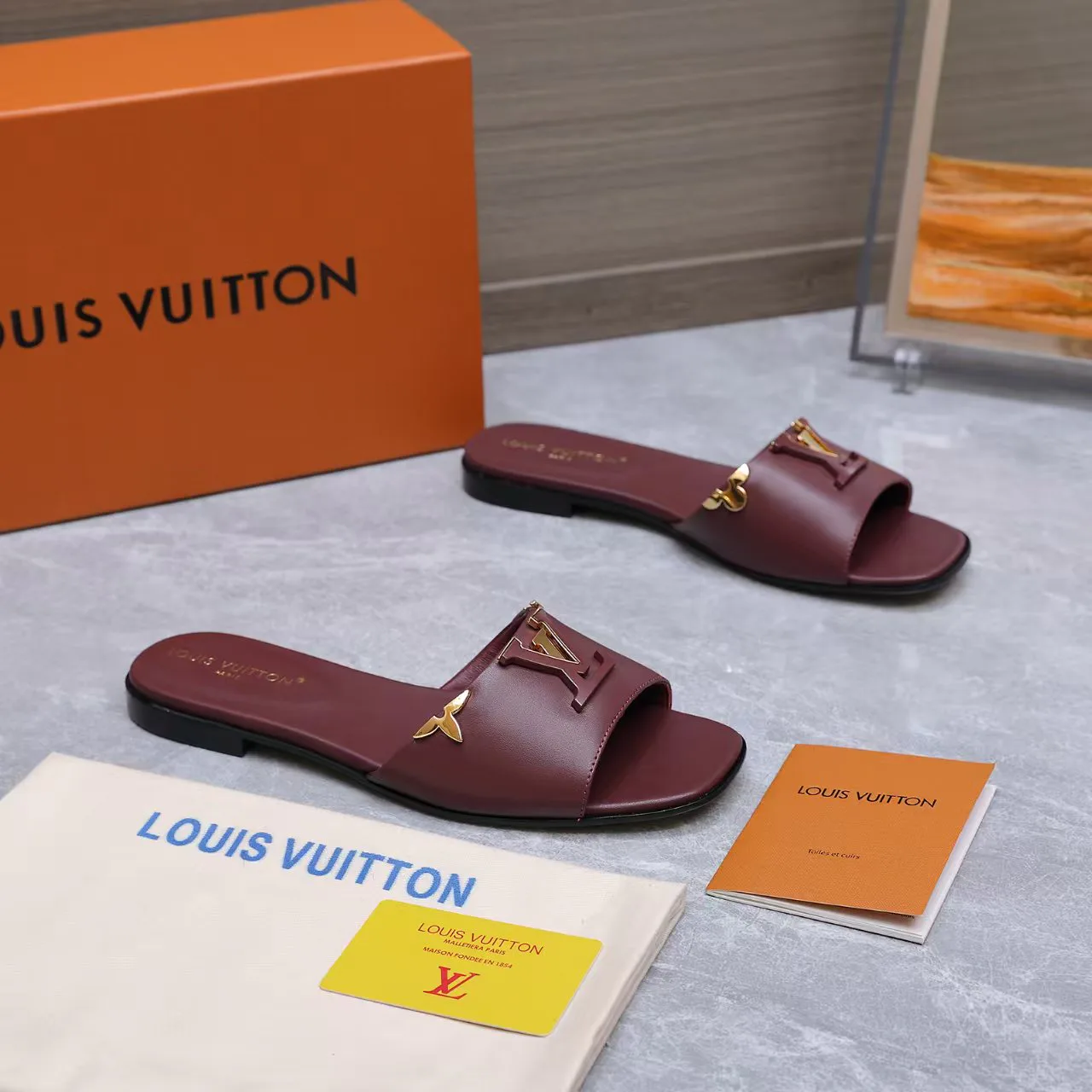 Шлепанцы Женские Louis Vuitton 11529426