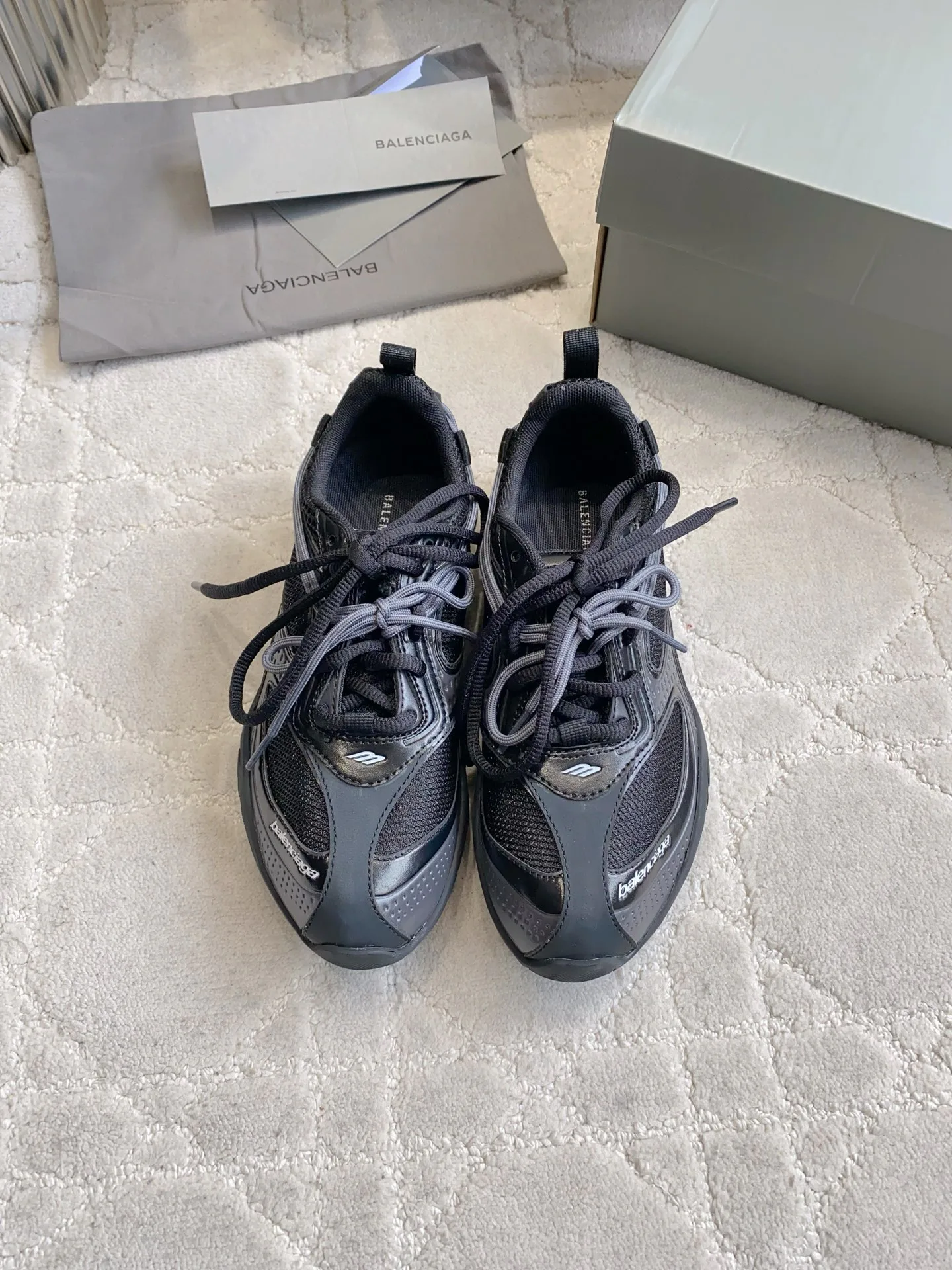 Кроссовки Женские Balenciaga 18133408