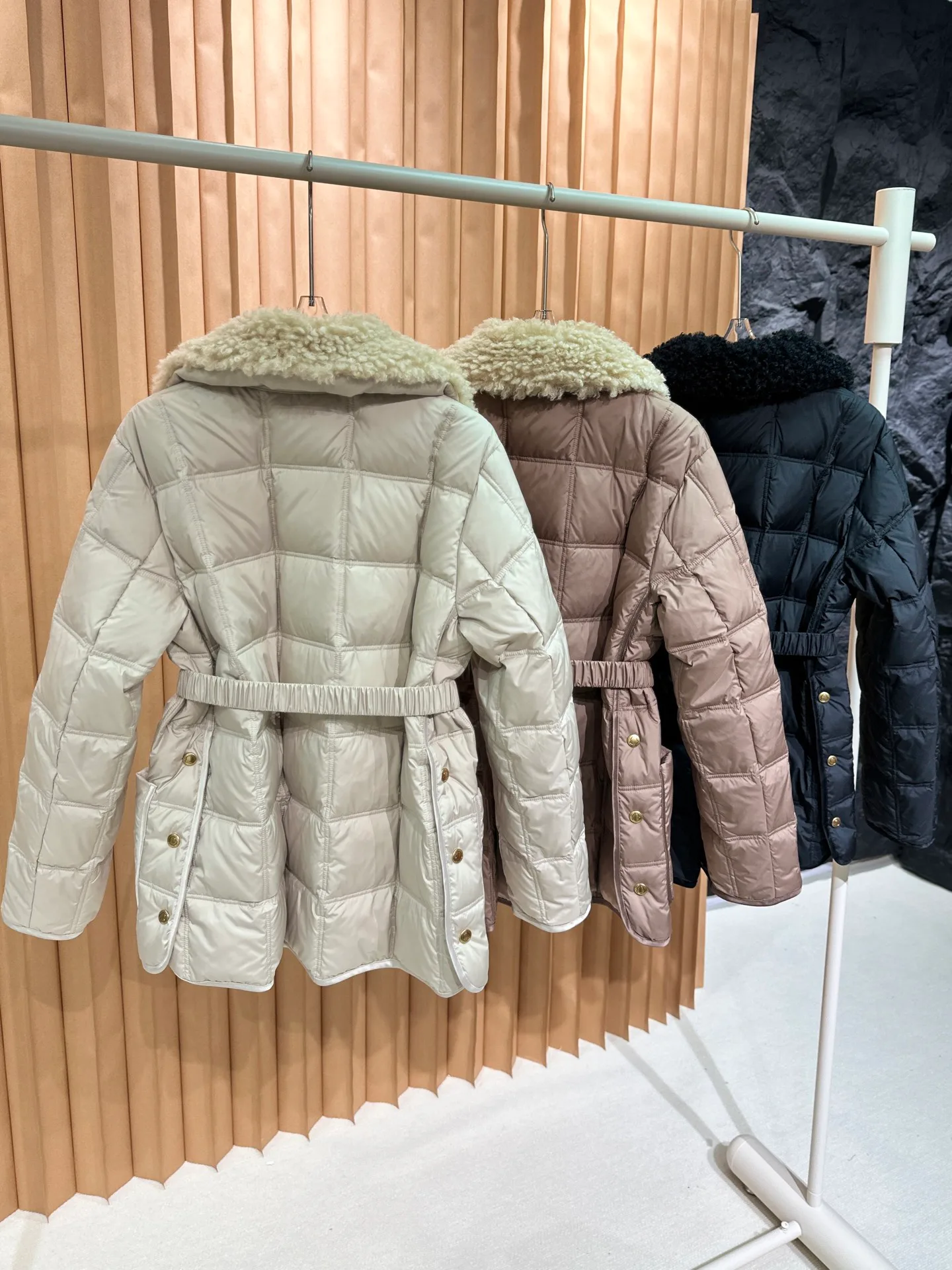 Куртки И Пуховики Женские Moncler 19167911