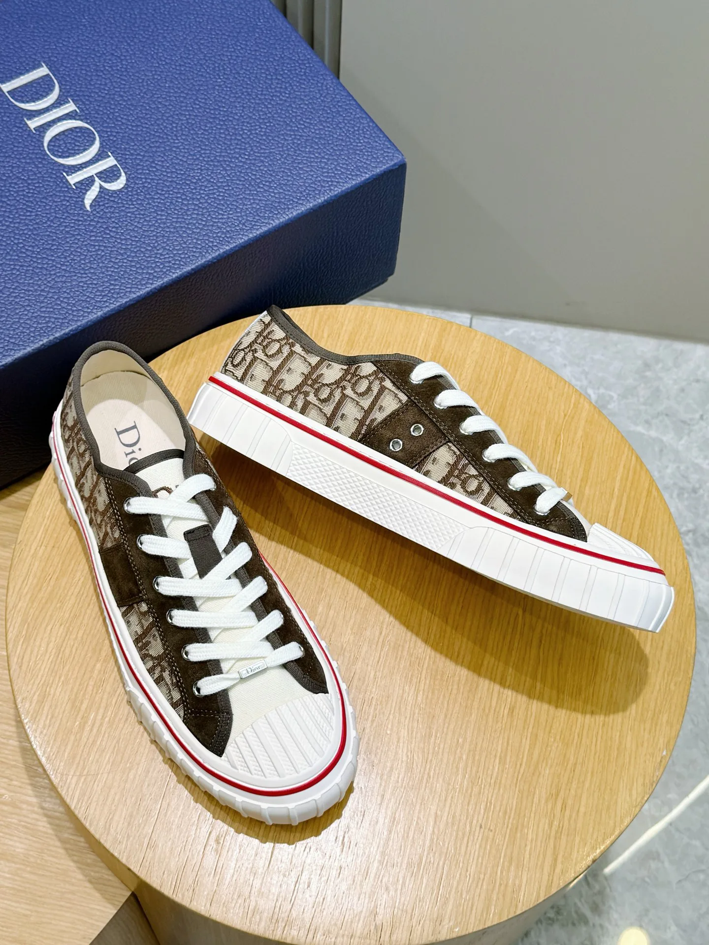 Кроссовки Женские Christian Dior 18101565