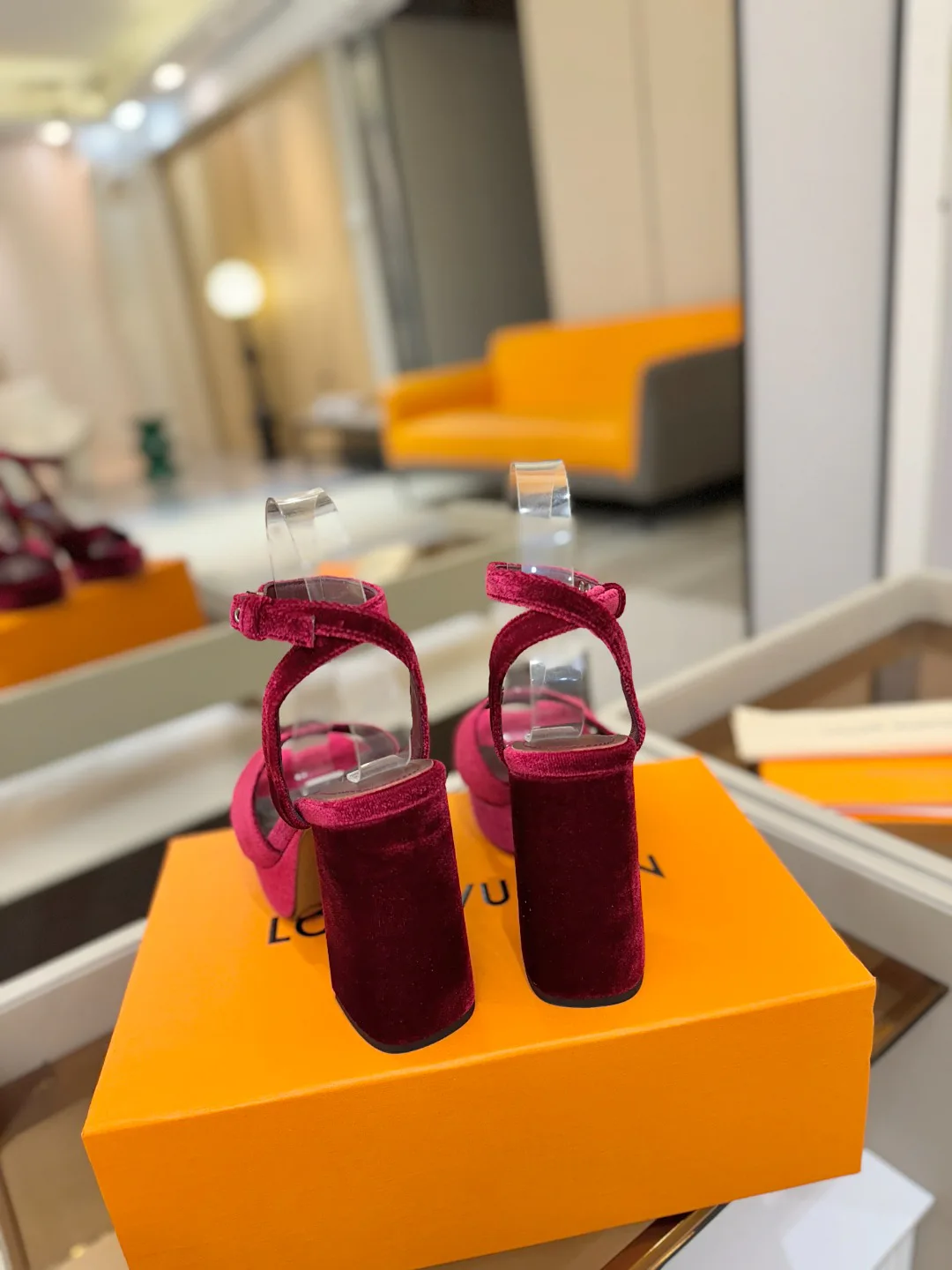 Босоножки Женские Louis Vuitton 10910176